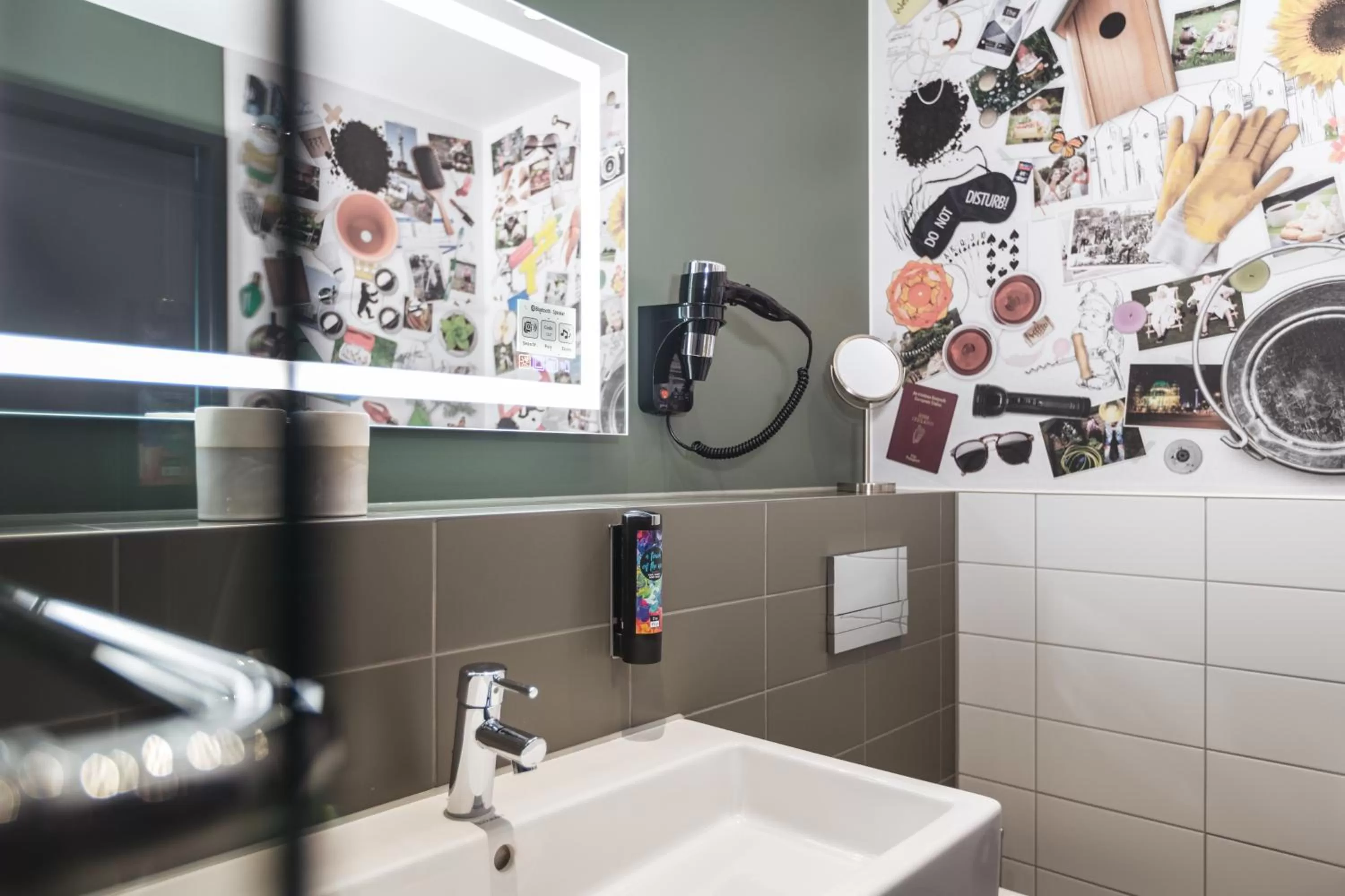 Superior Double Room in Holiday Inn - the niu, Dwarf Berlin Schöneberg by IHG