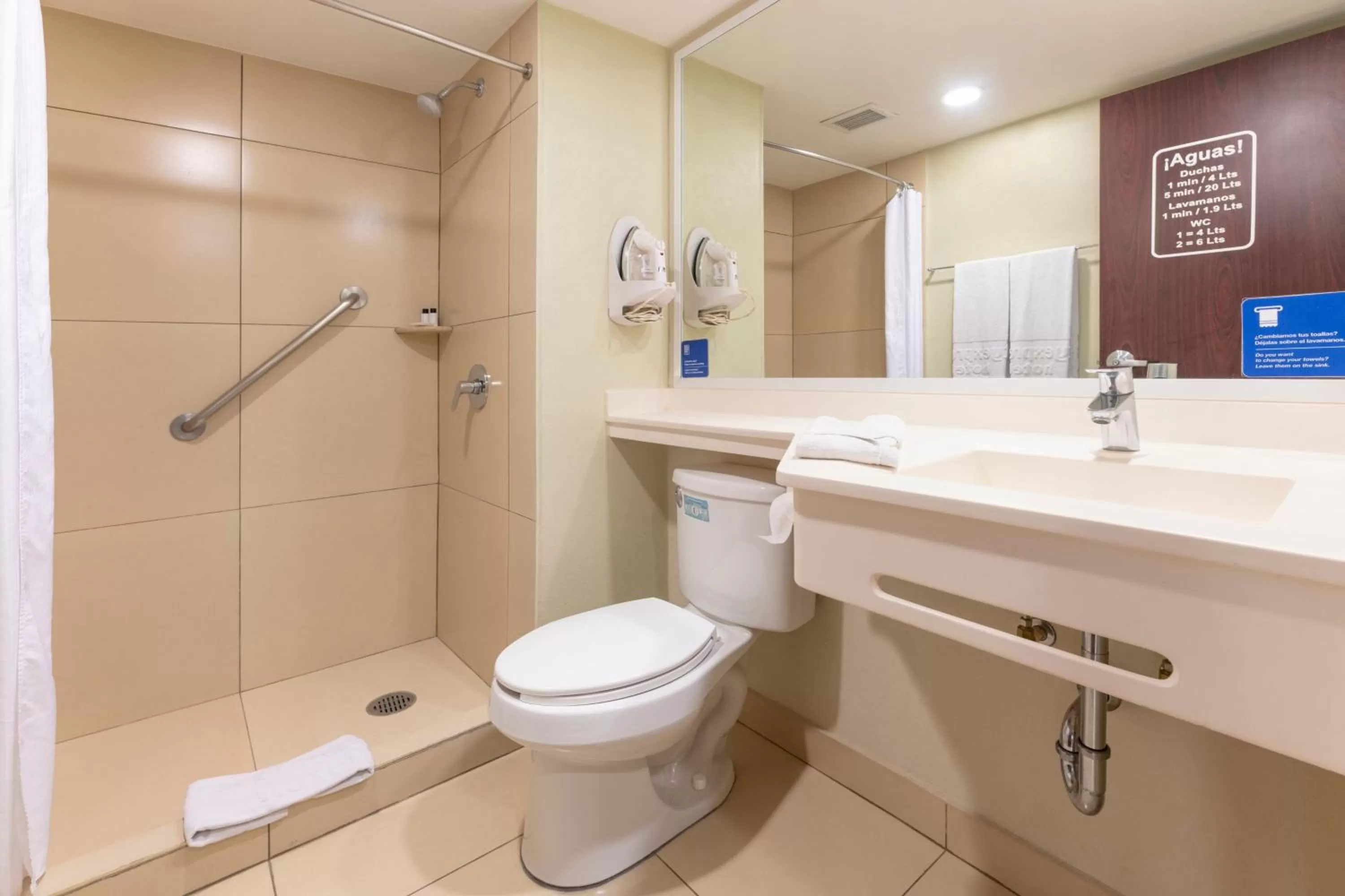 Shower in City Express by Marriott San José Costa Rica