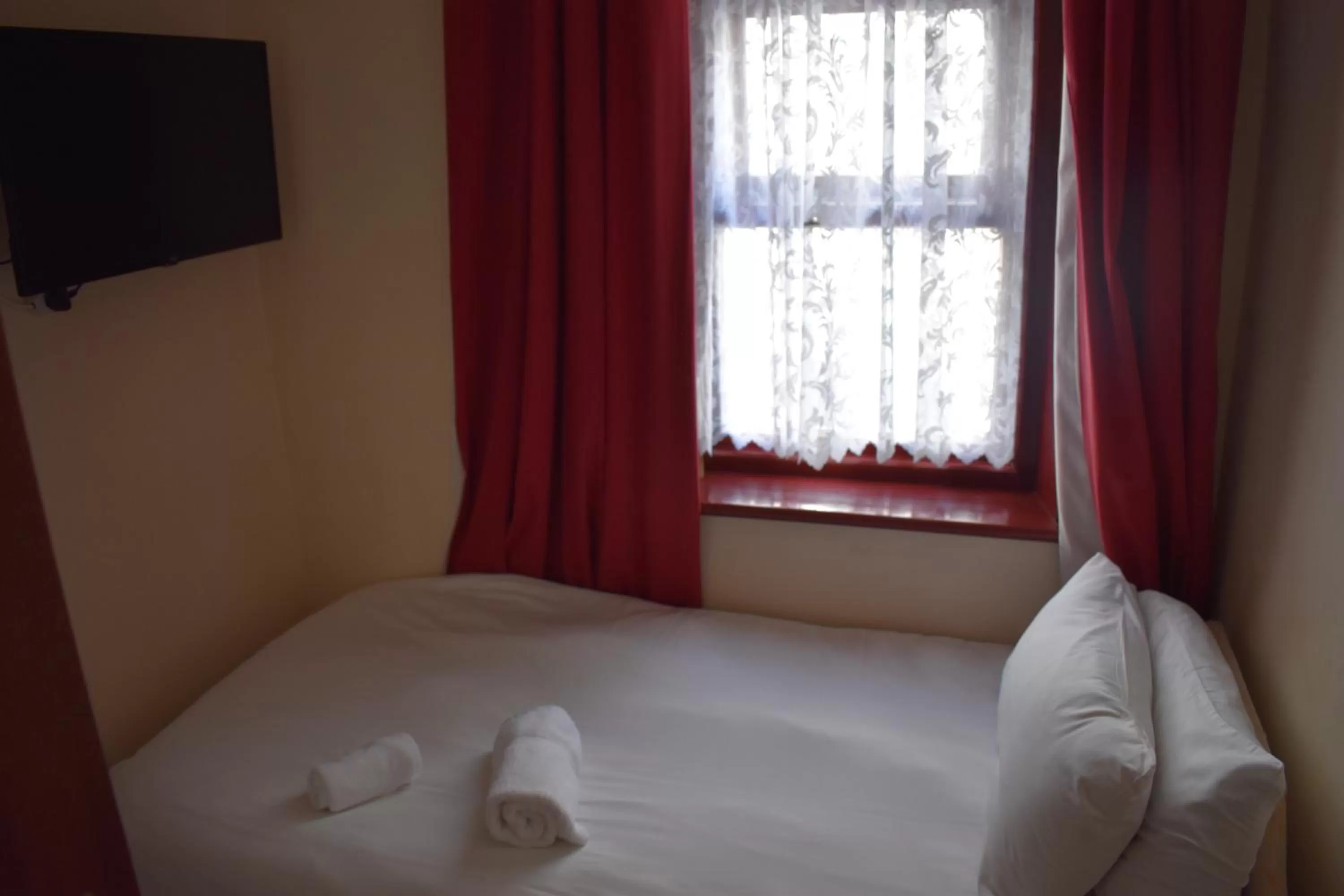 Bedroom, Bed in Lyndhurst Hotel