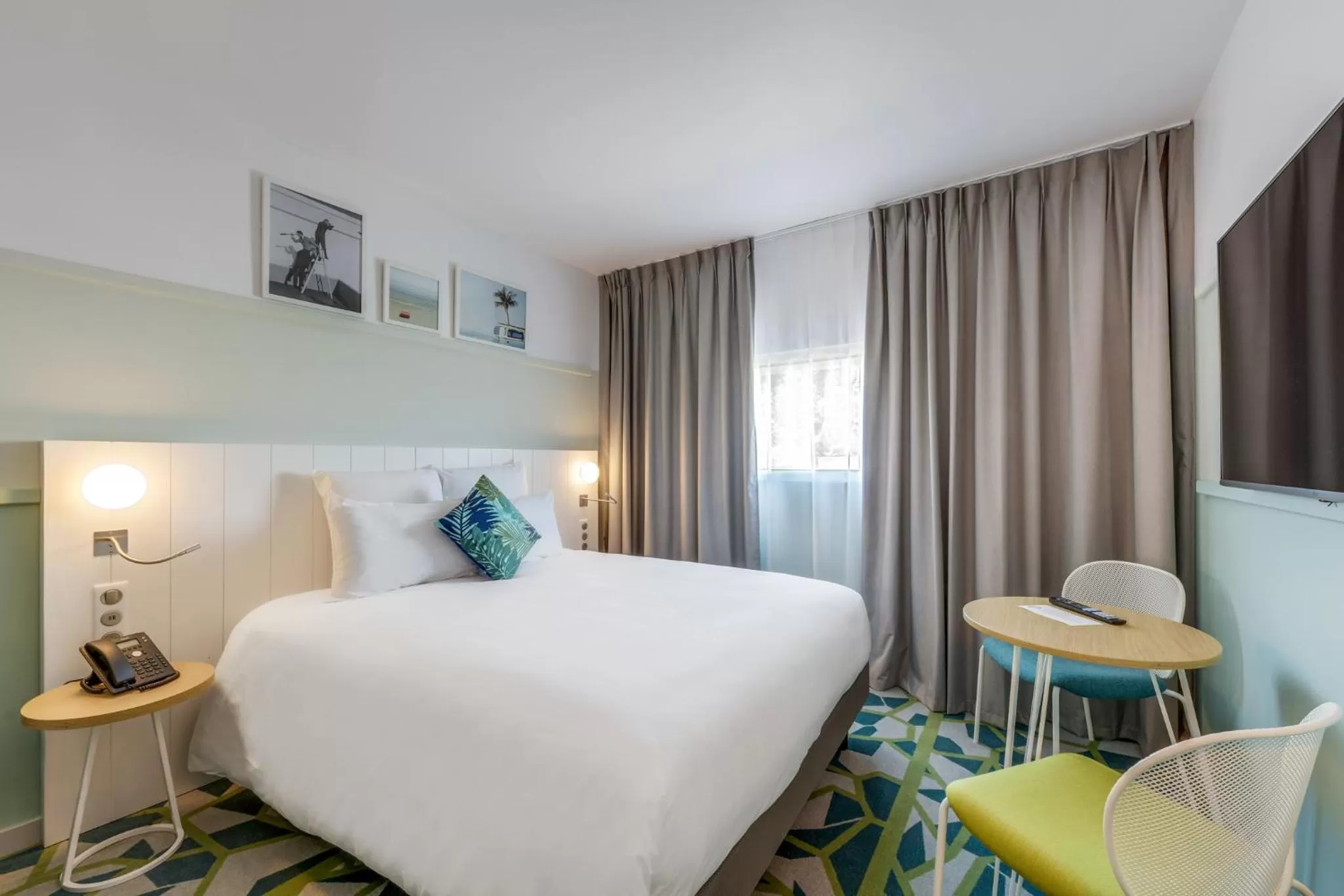 Bed in Mercure Paris Orly Airport