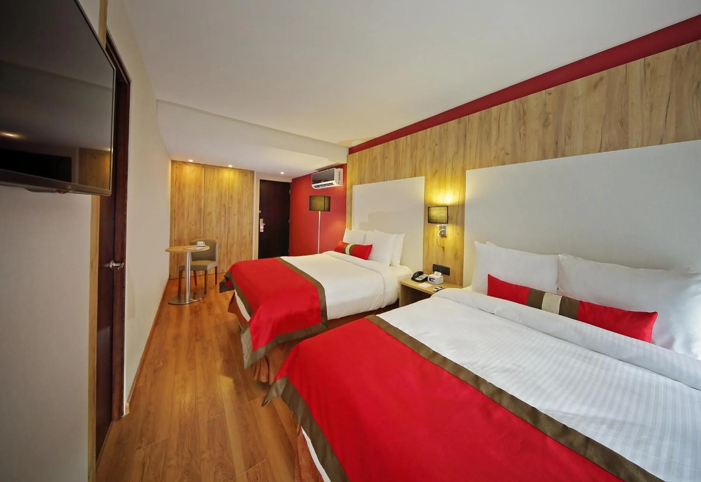 Photo of the whole room, Bed in Ramada by Wyndham Panama Via Argentina