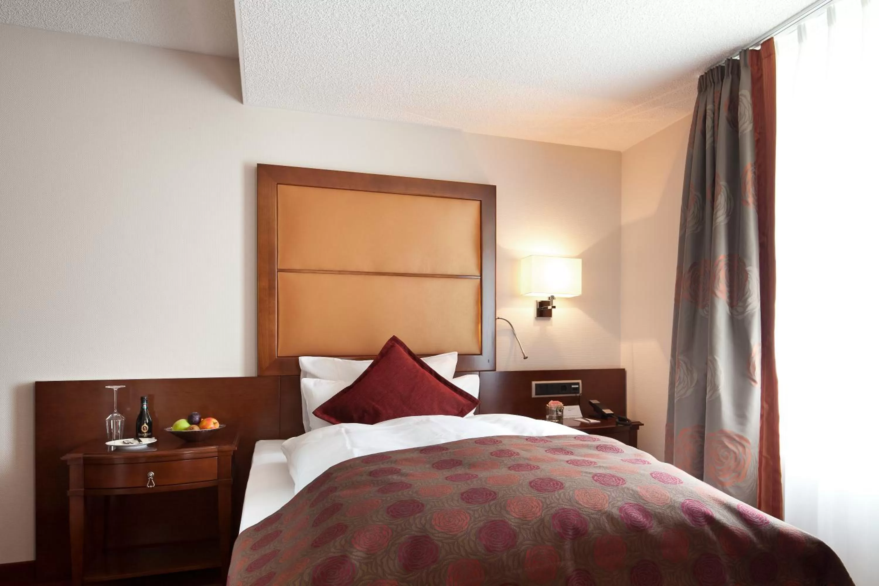 Photo of the whole room, Bed in Zu den Drei Linden