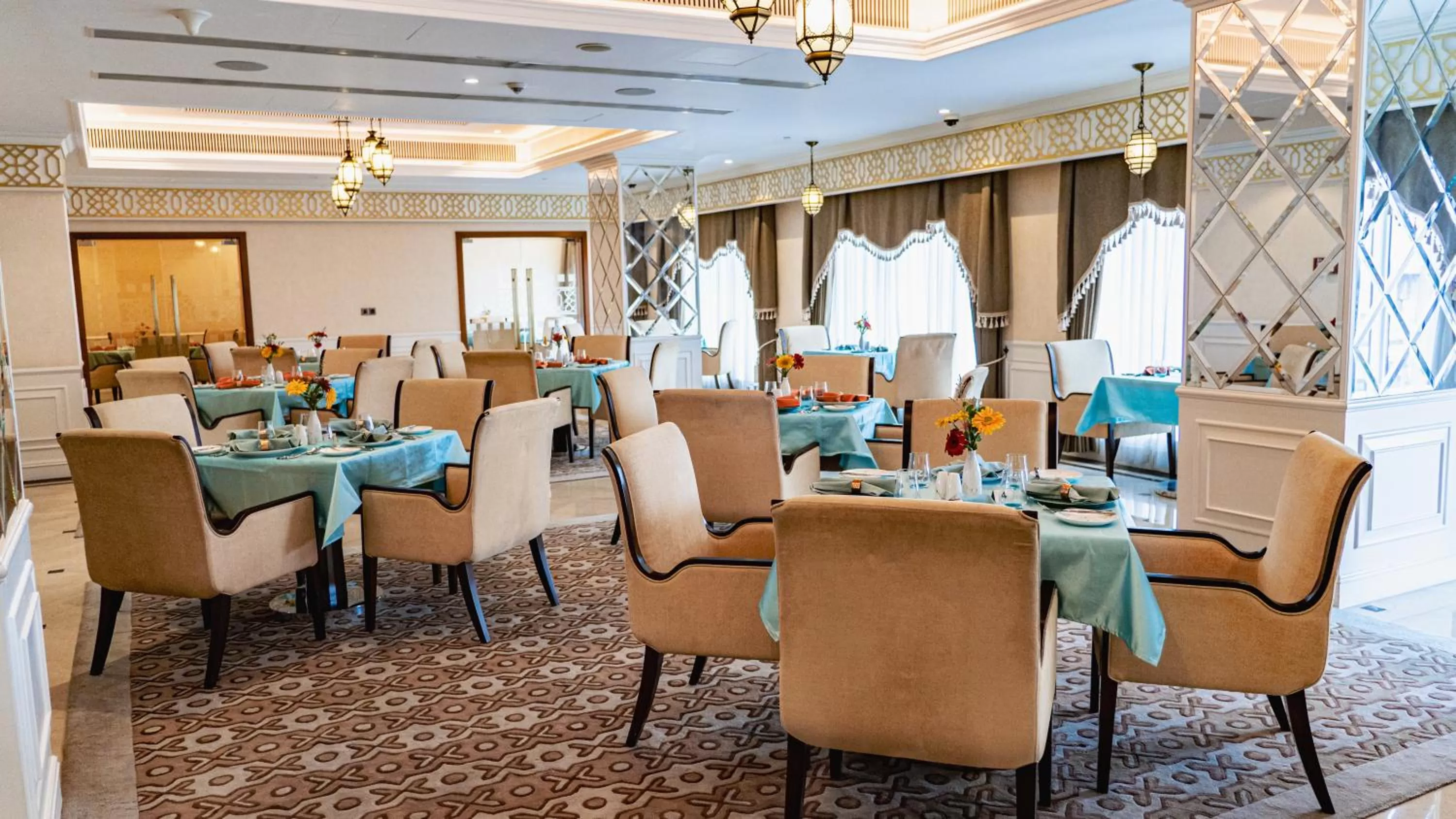 Restaurant/places to eat in Holiday Inn Dhaka City Centre by IHG