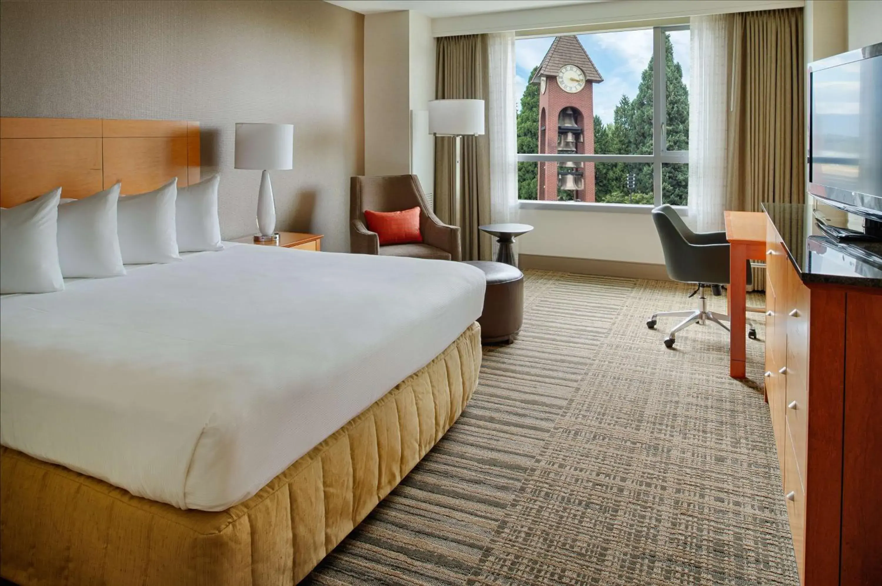 King Room with Park View in Hilton Vancouver Washington King Room with Park View in Hilton Vancouver Washington
