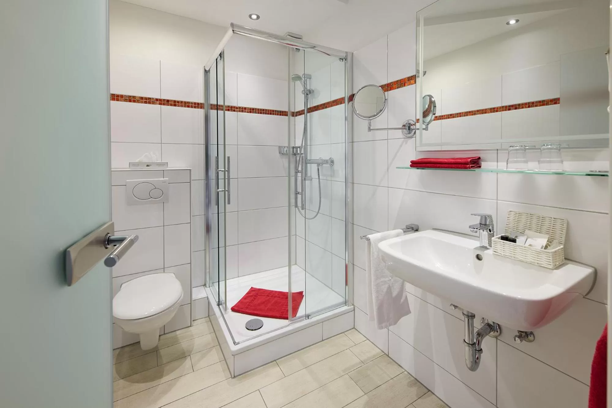 Shower in Hotel Garni Dorfkammer