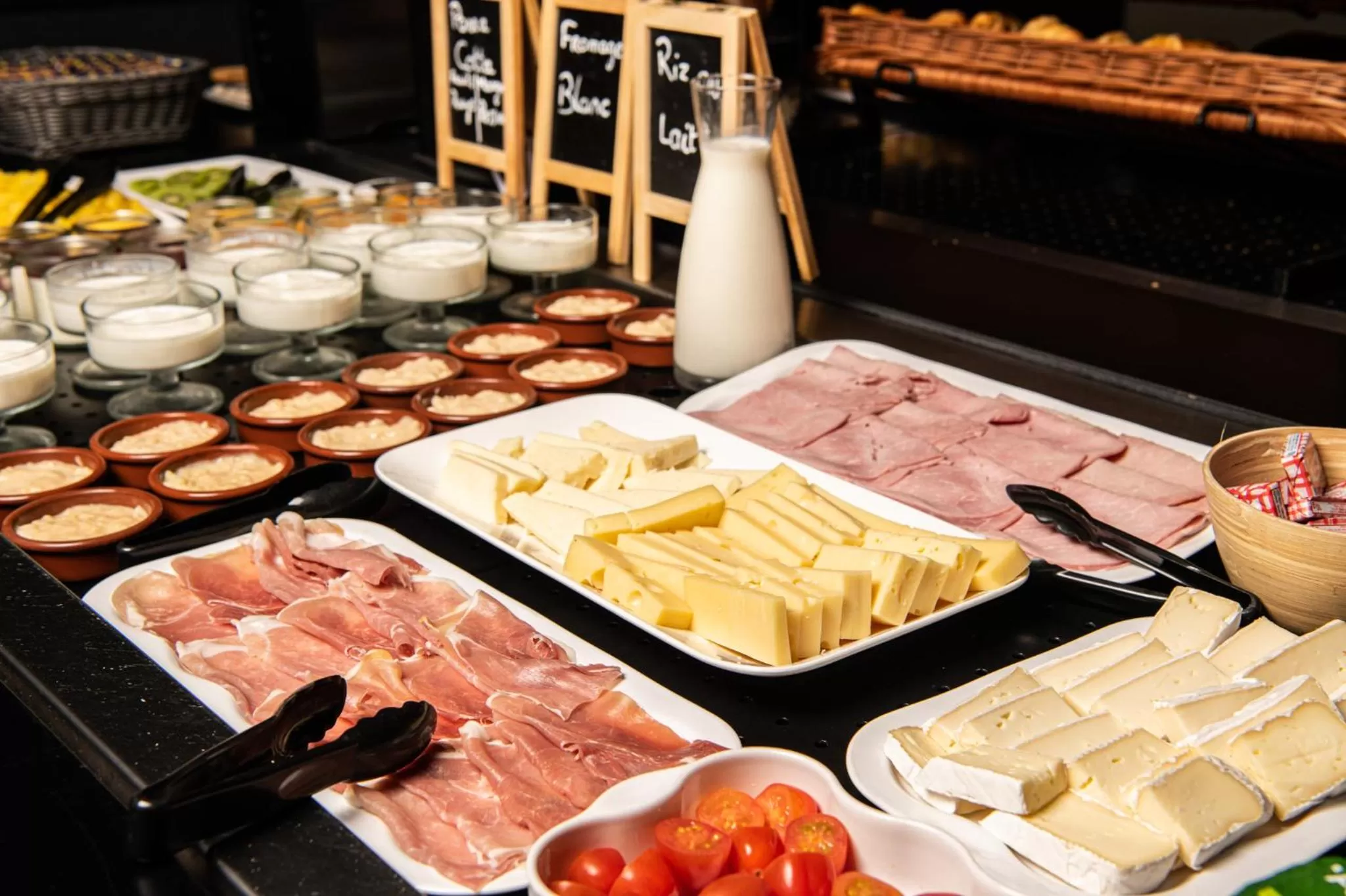 Continental breakfast in Hôtel Le Cyrano Bergerac
