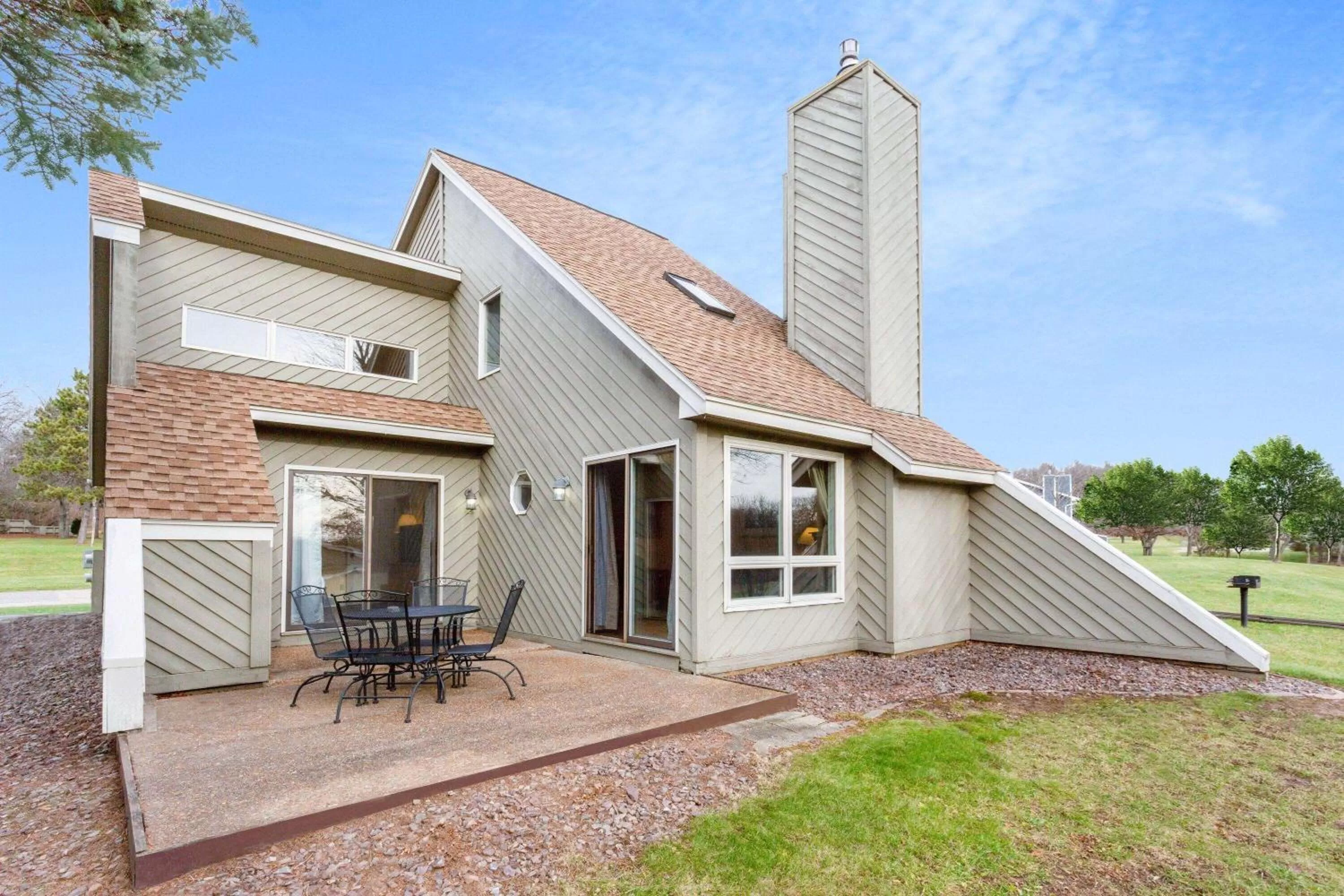 Two-Bedroom Apartment with One Queen Bed and Two Twin and One Sofa Bed or Two Queen Beds - Non-Smoking in Tamarack Wisconsin Dells, a Ramada by Wyndham