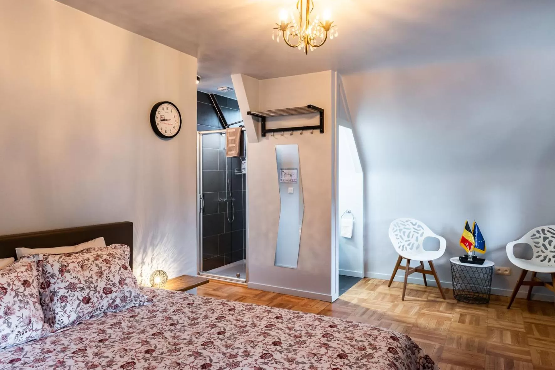 Shower, Bed in Rose House B&B