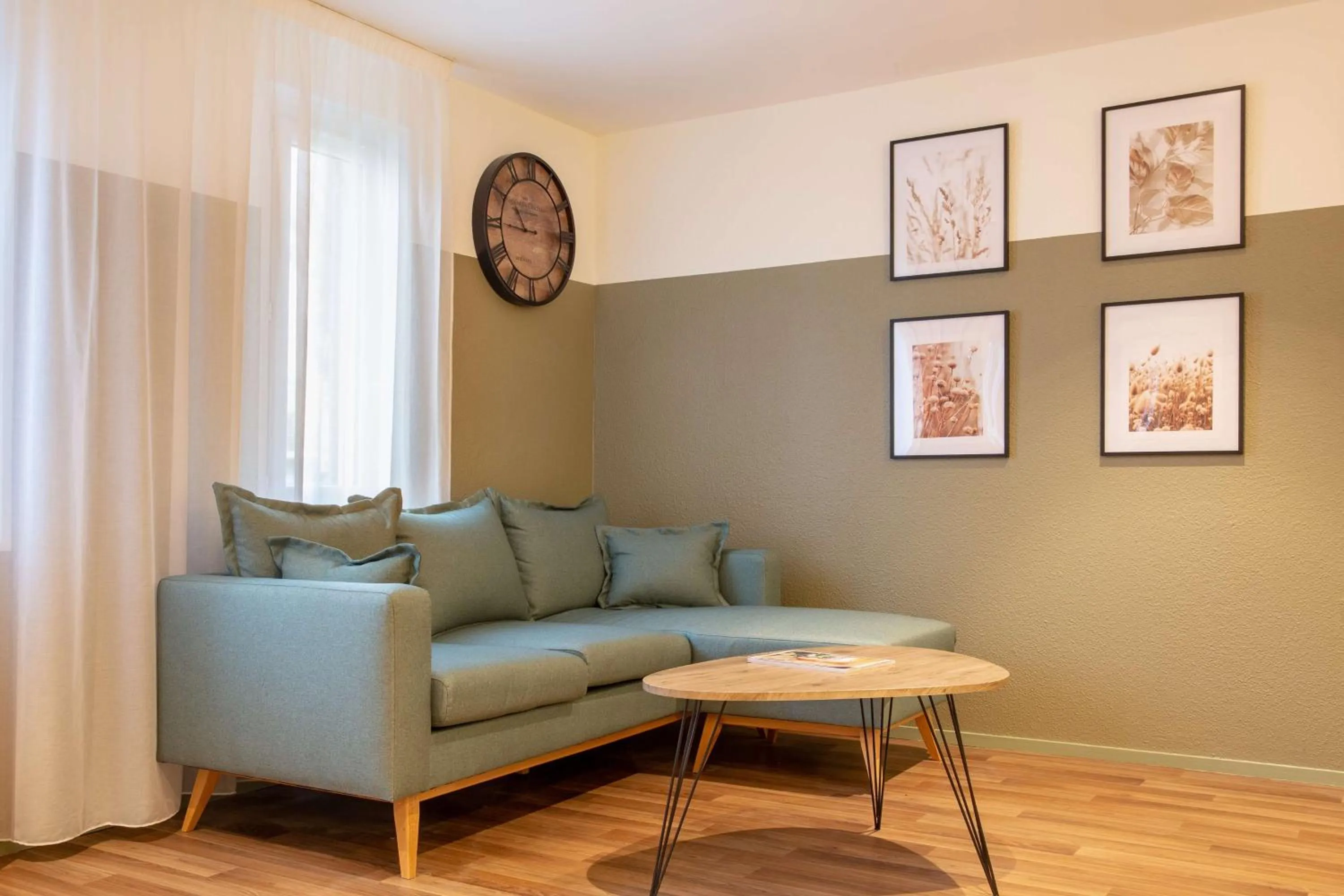 Lobby or reception in Sure Hotel by Best Western Plaisir