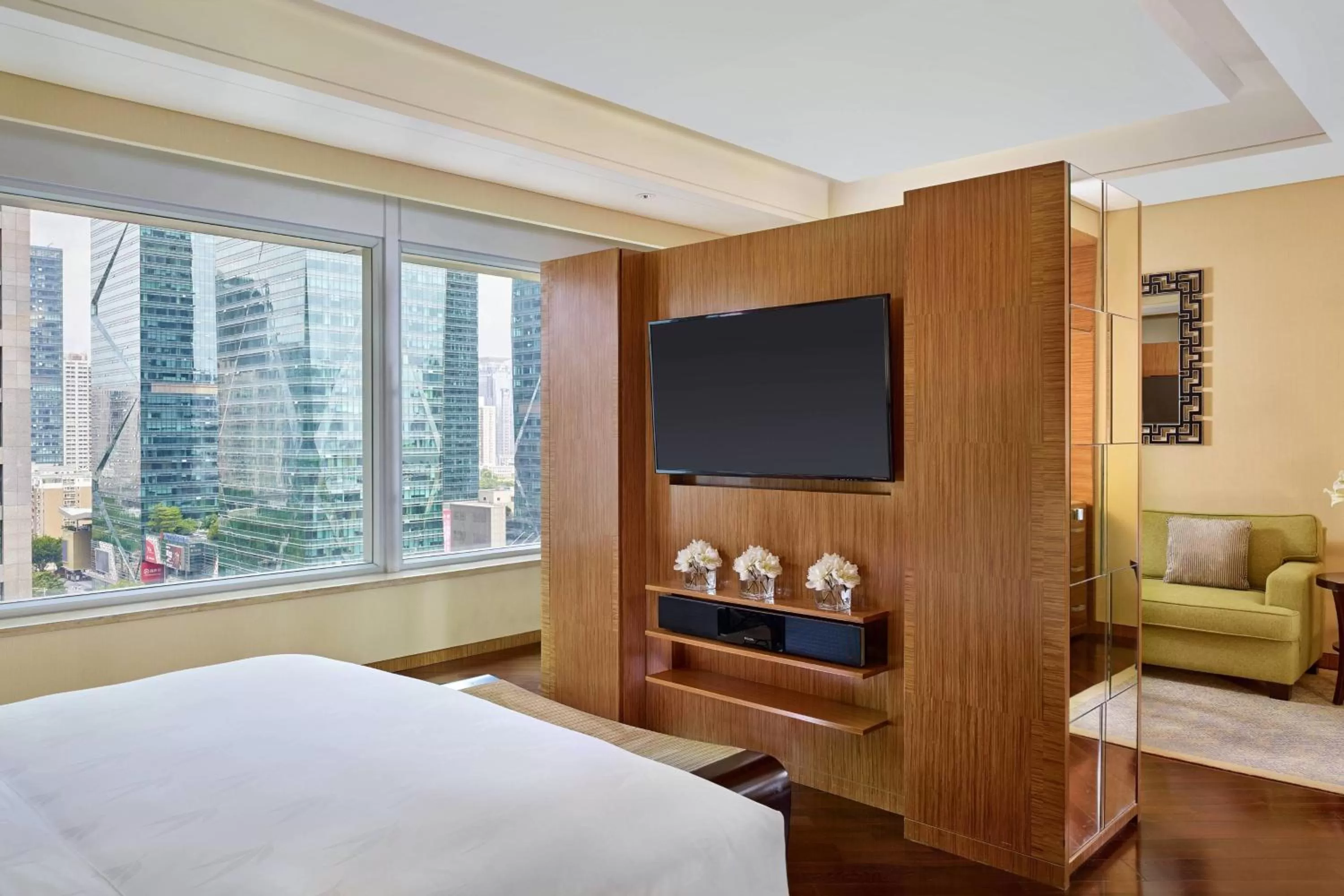 Photo of the whole room, Bed in The Ritz-Carlton, Shenzhen