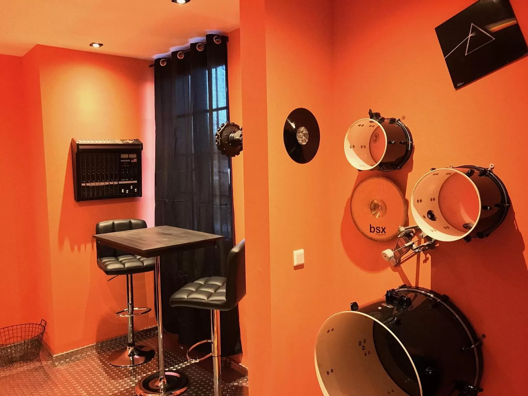 Photo of the whole room in Road Stop Wuppertal