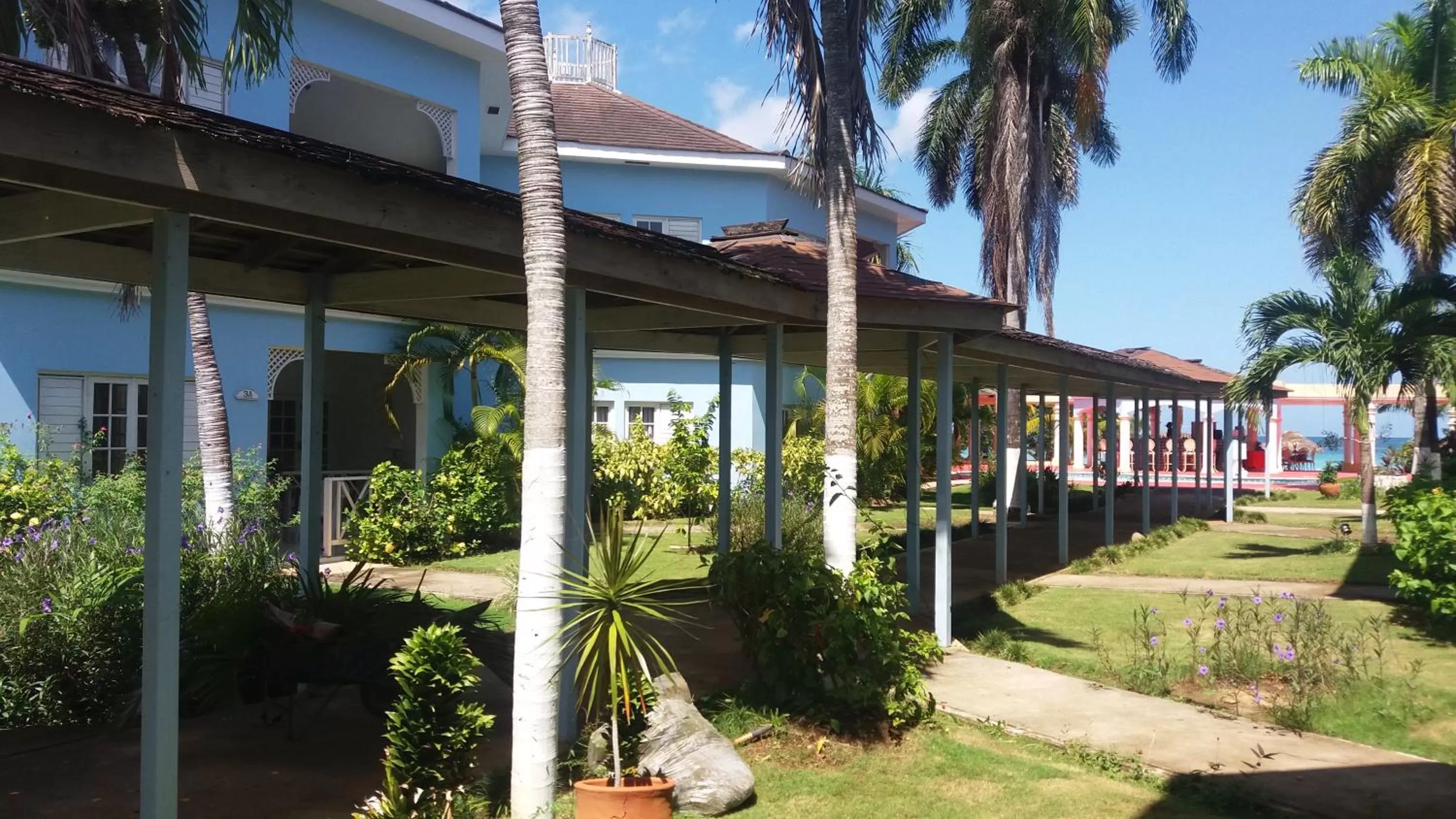Property building in Beachcomber Club Resort