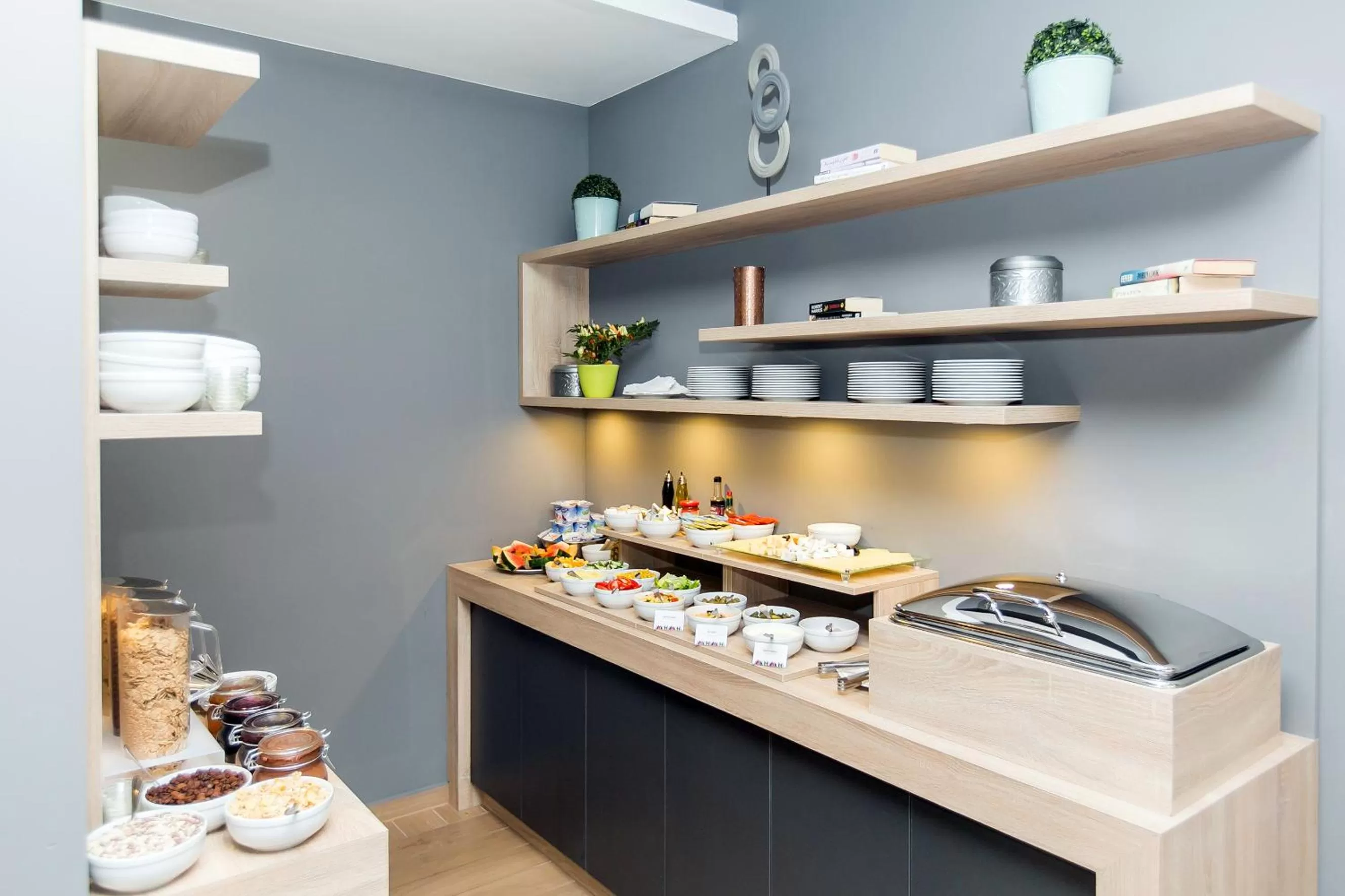 Restaurant/places to eat in Roombach Hotel Budapest Center