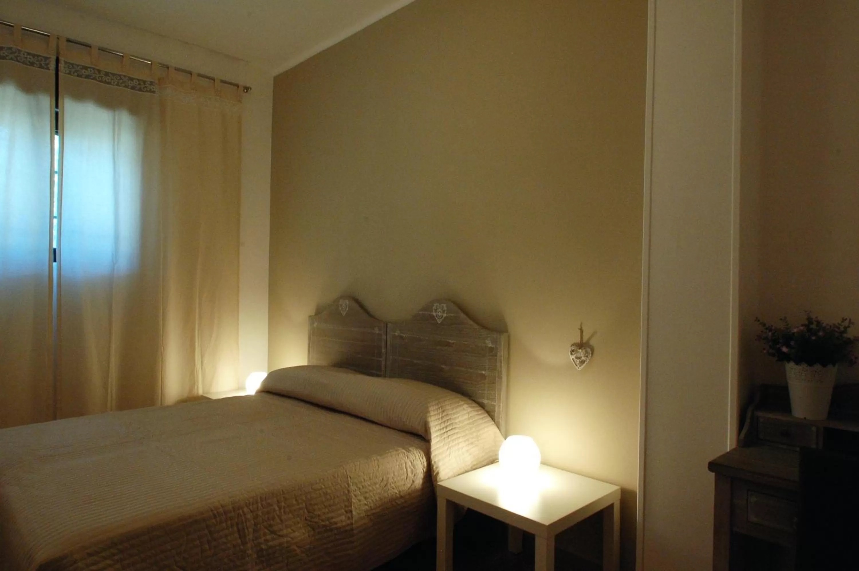 Decorative detail, Bed in Giardino dei Frutti