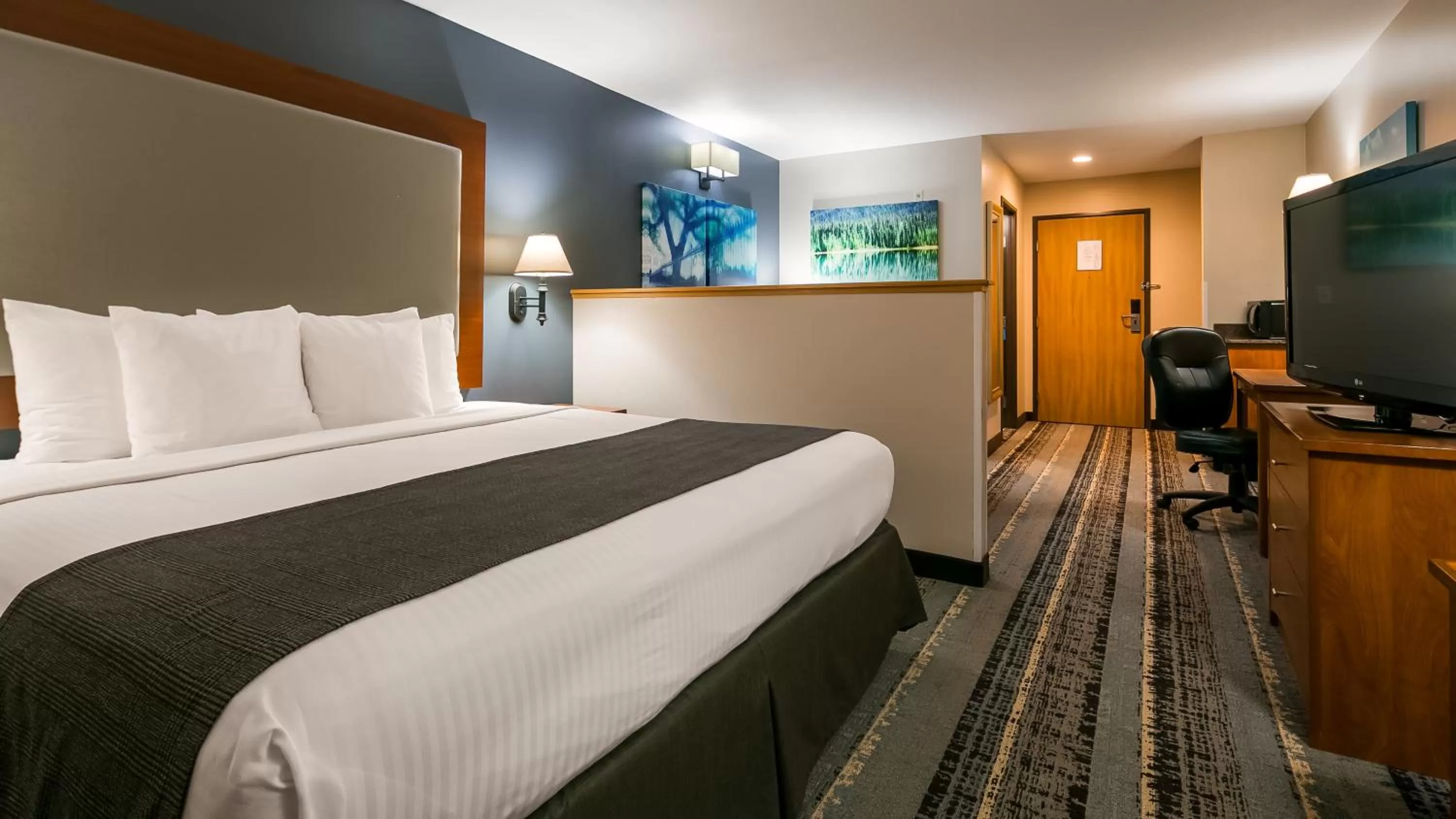 Photo of the whole room, Bed in Best Western Newberg Inn