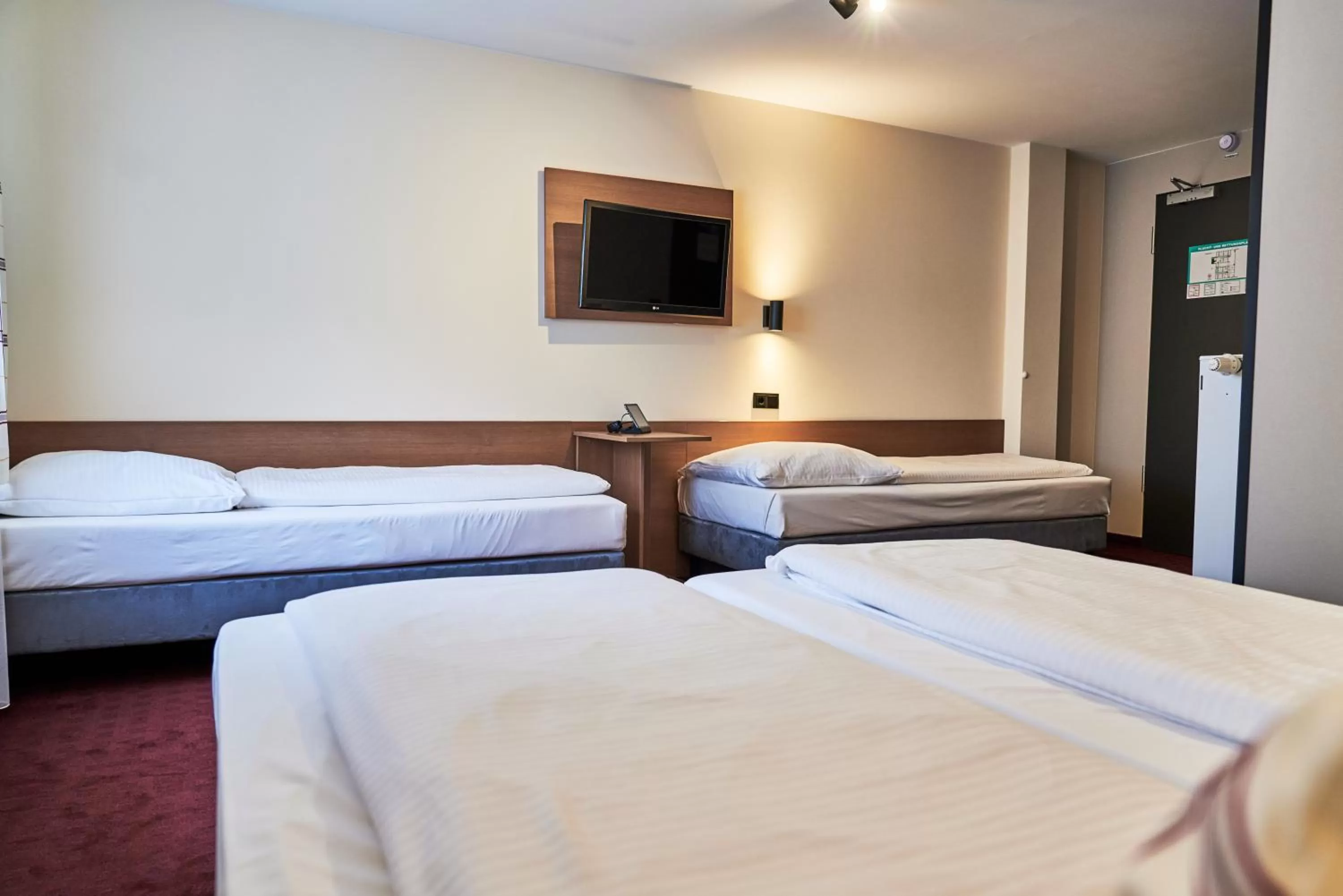 Bed in McDreams Hotel München - Messe