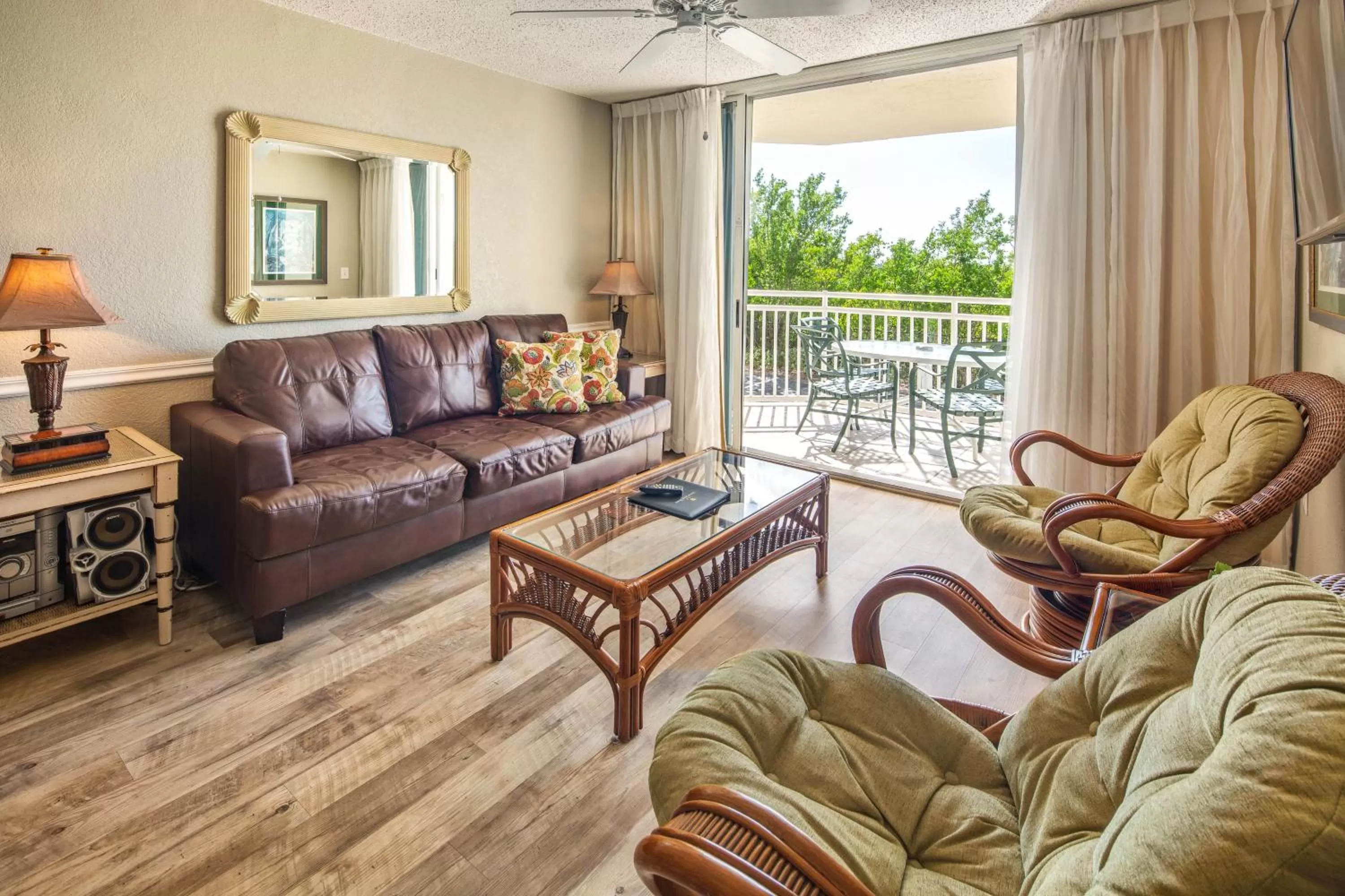 Seating Area in Sunrise Suites Tahiti Suite #104