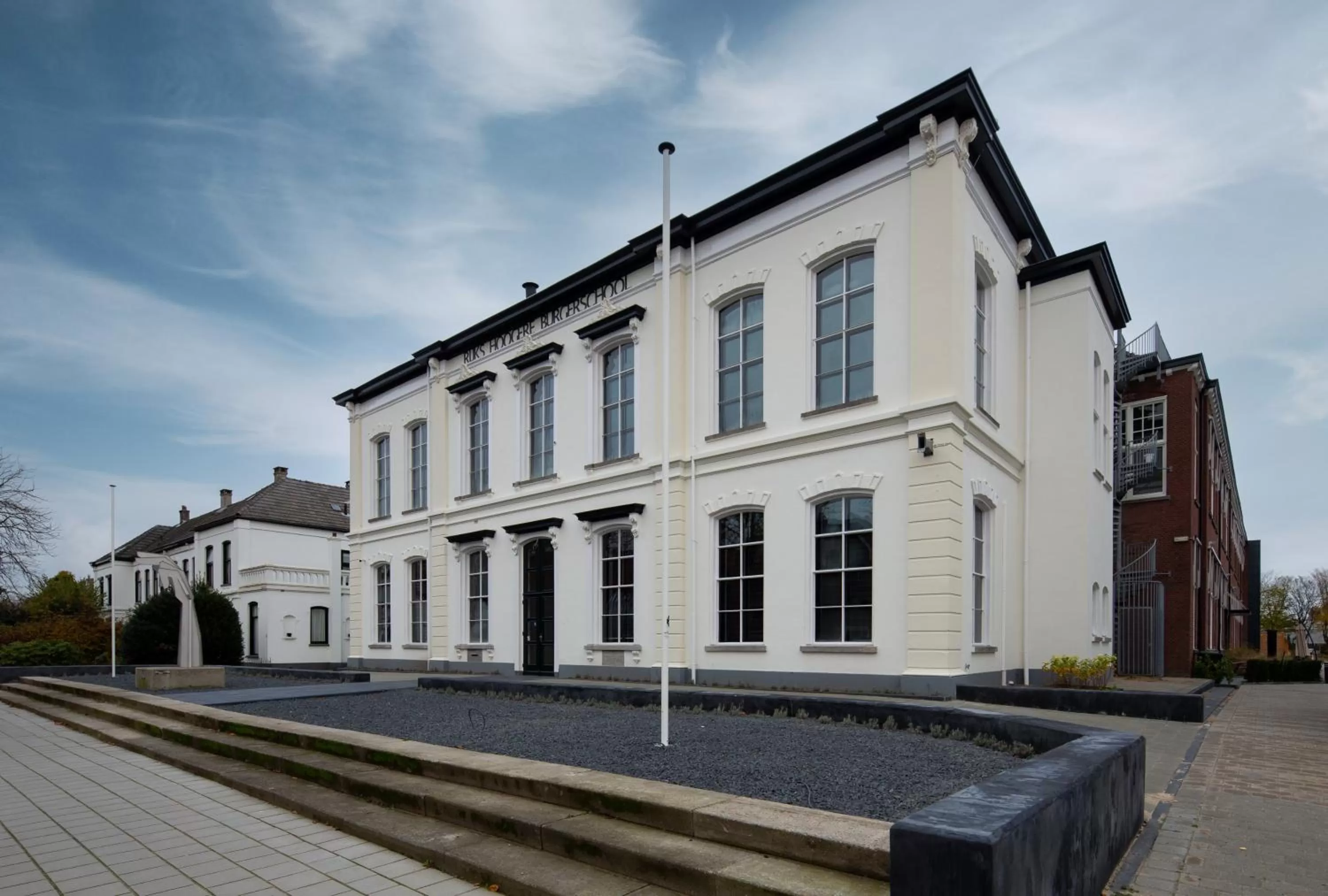 Property Building in Oldschool Hotel