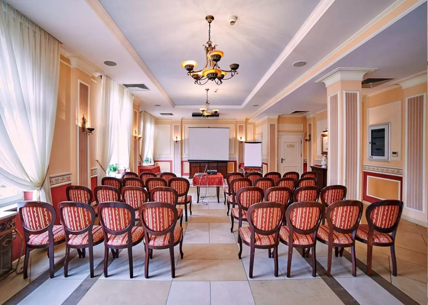 Business facilities in Villa Royal