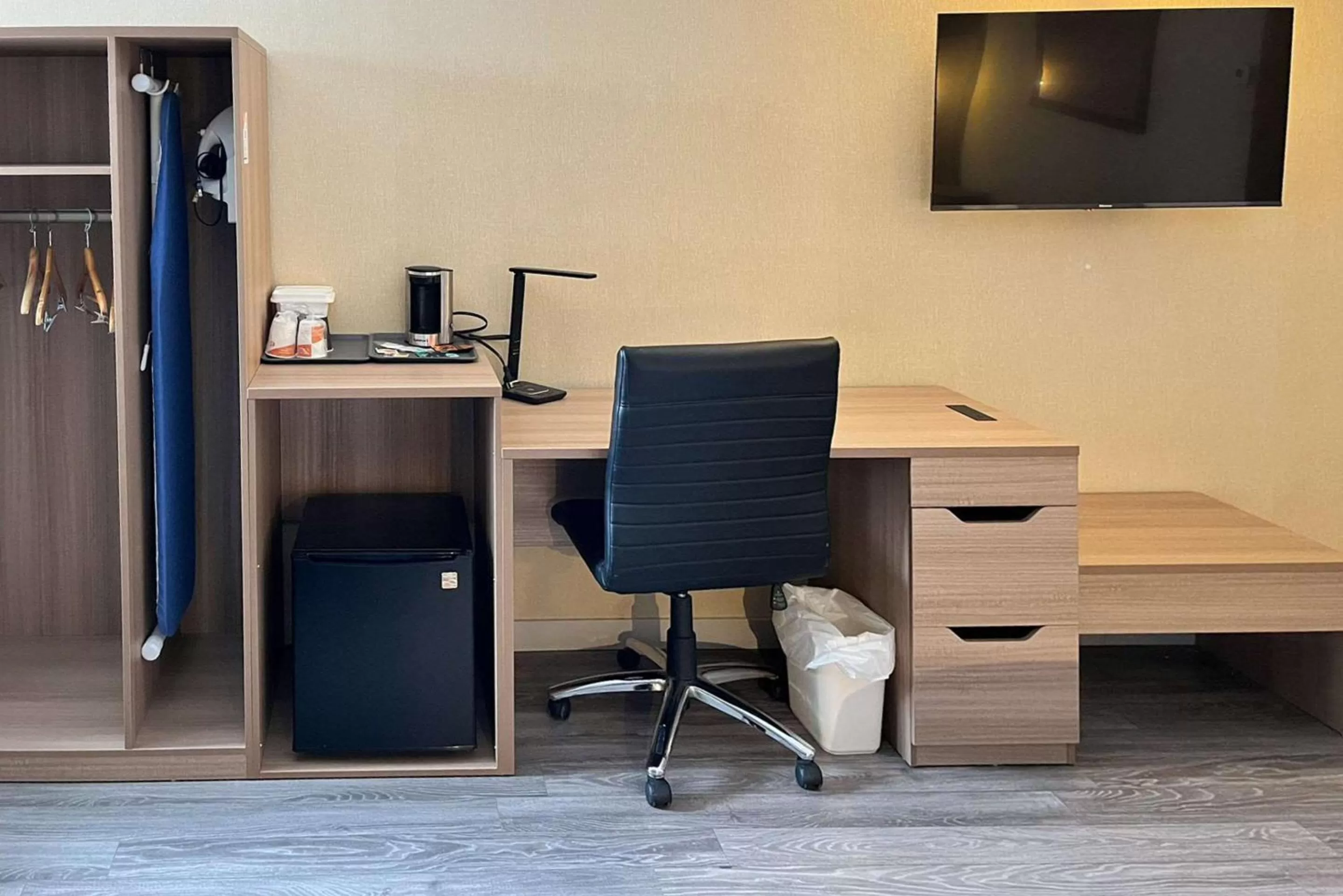 Bedroom in Econo Lodge Airport Quebec