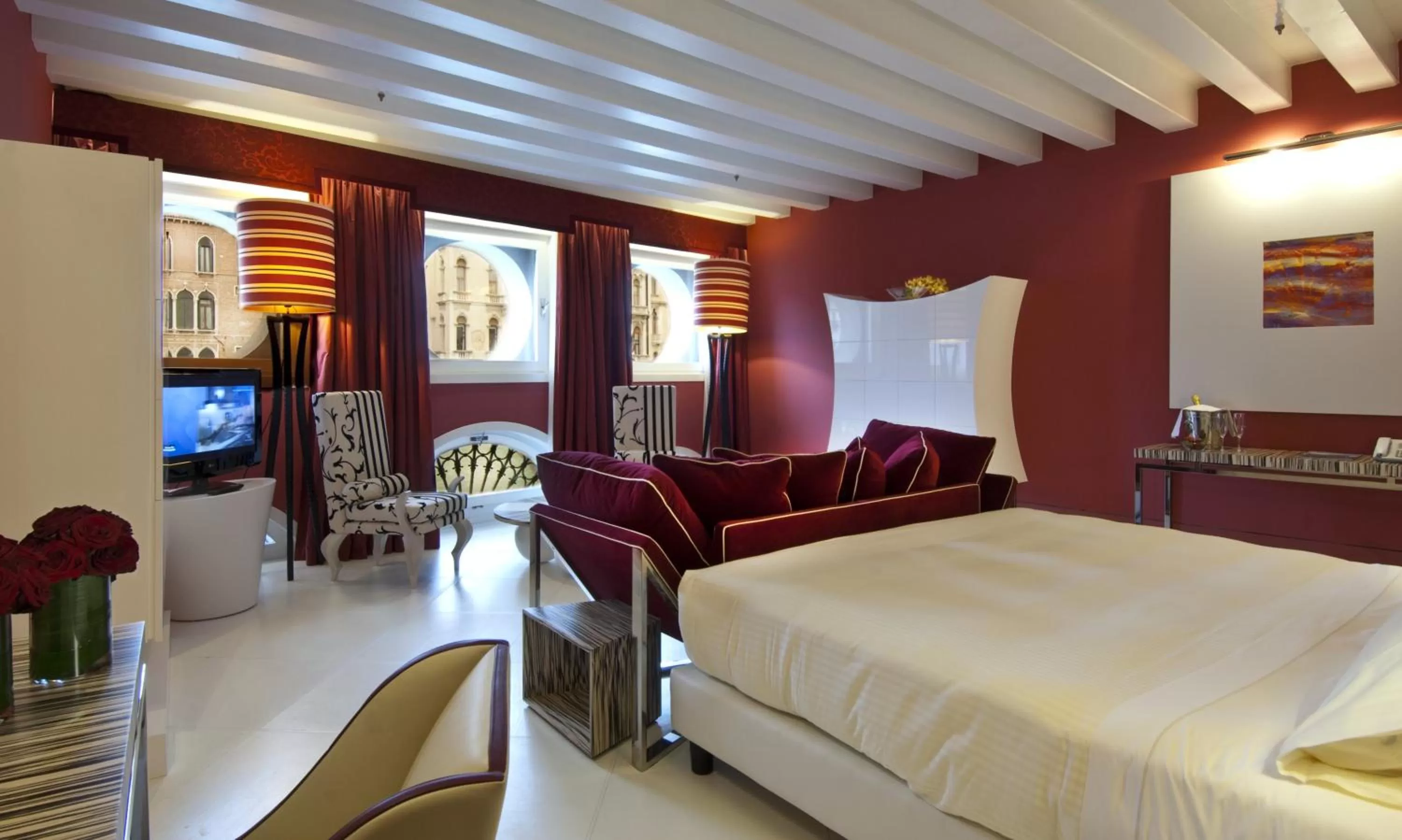 Photo of the whole room, Bed in Sina Centurion Palace