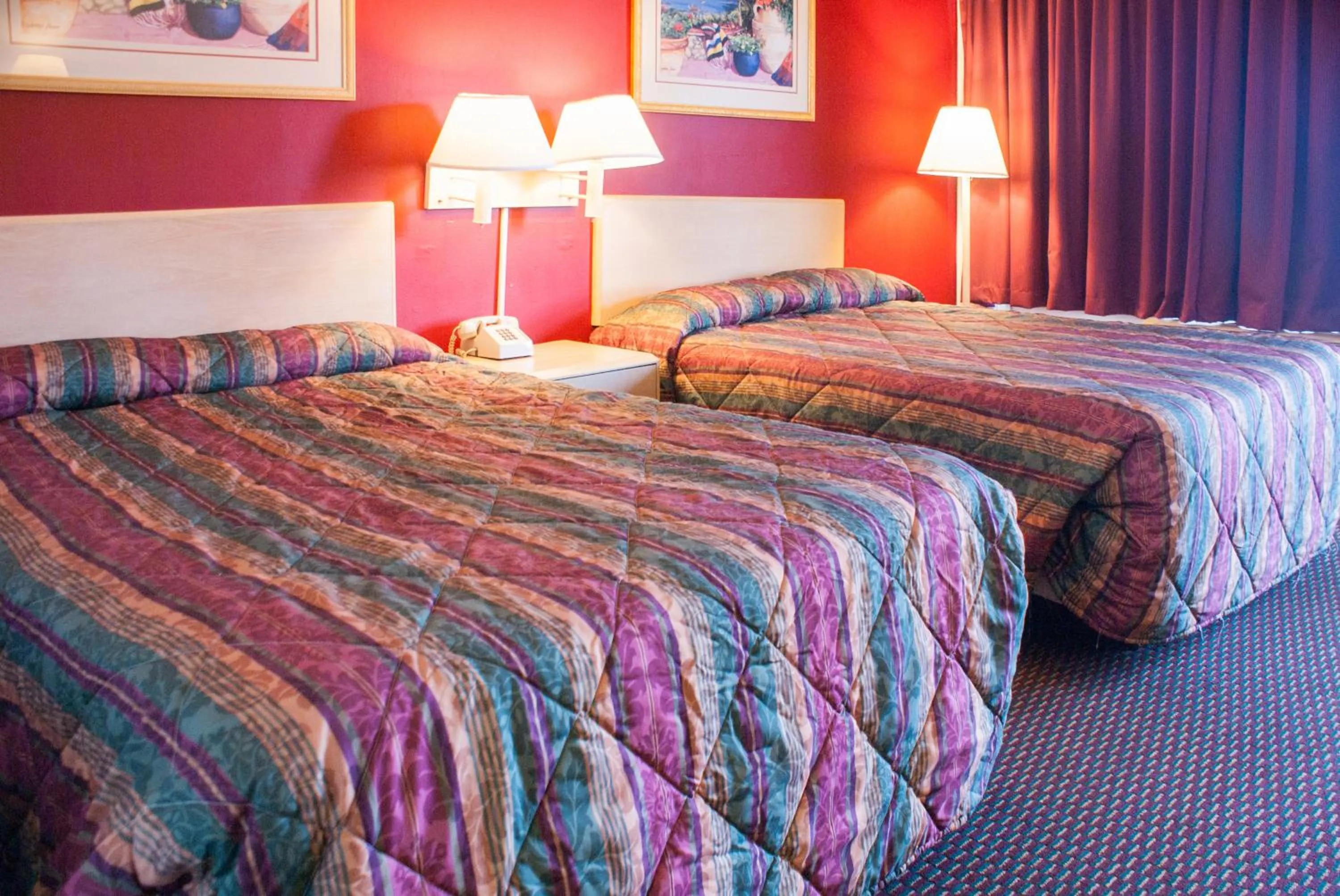 Bed in Scottish Inn Downtown Jacksonville