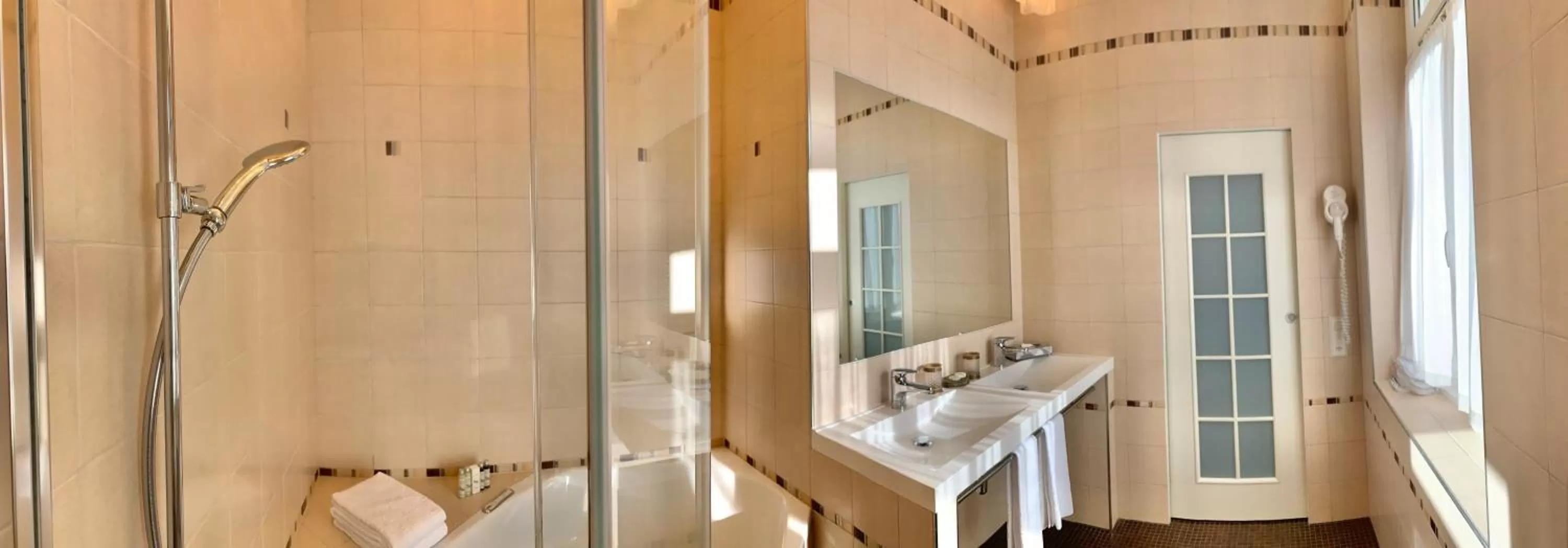 Bed in Continental Parkhotel