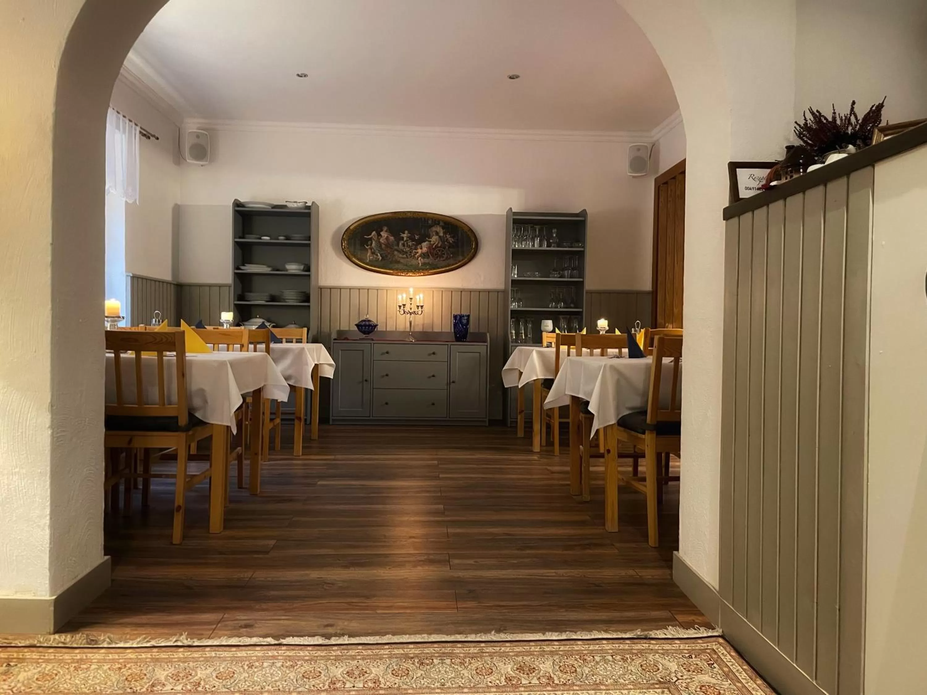 Restaurant/places to eat in Riverside Inn