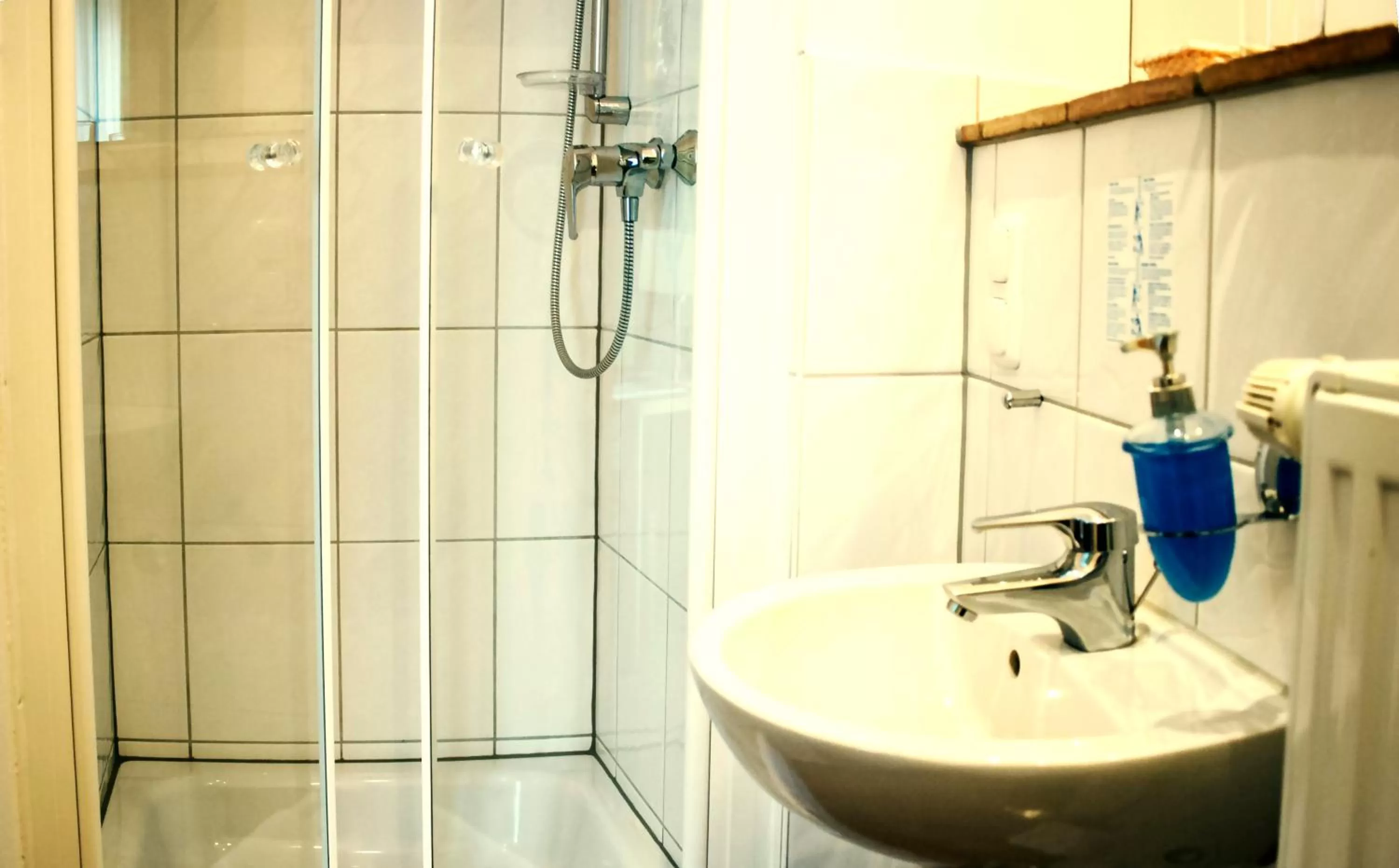 Shower in Hotel Erbenhof