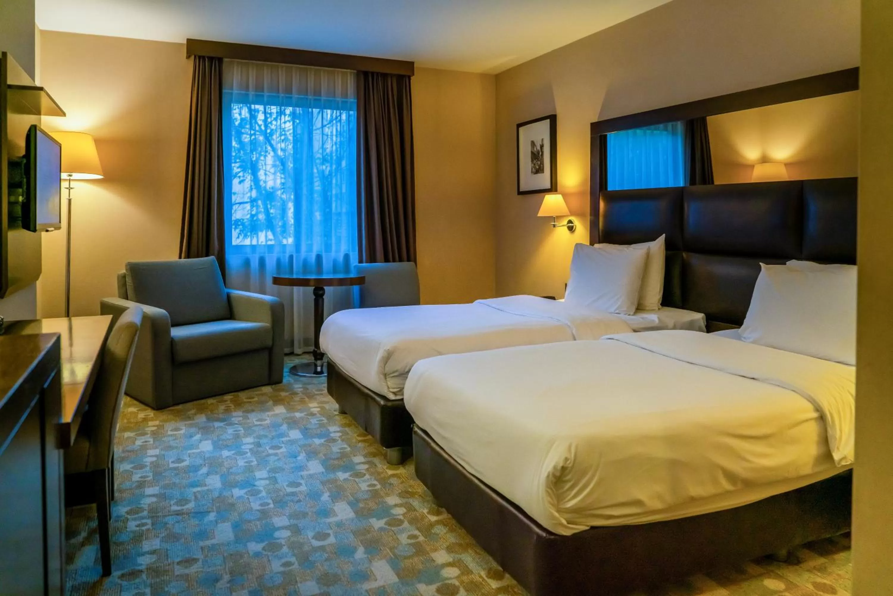 Bedroom, Bed in Midtown Hotel