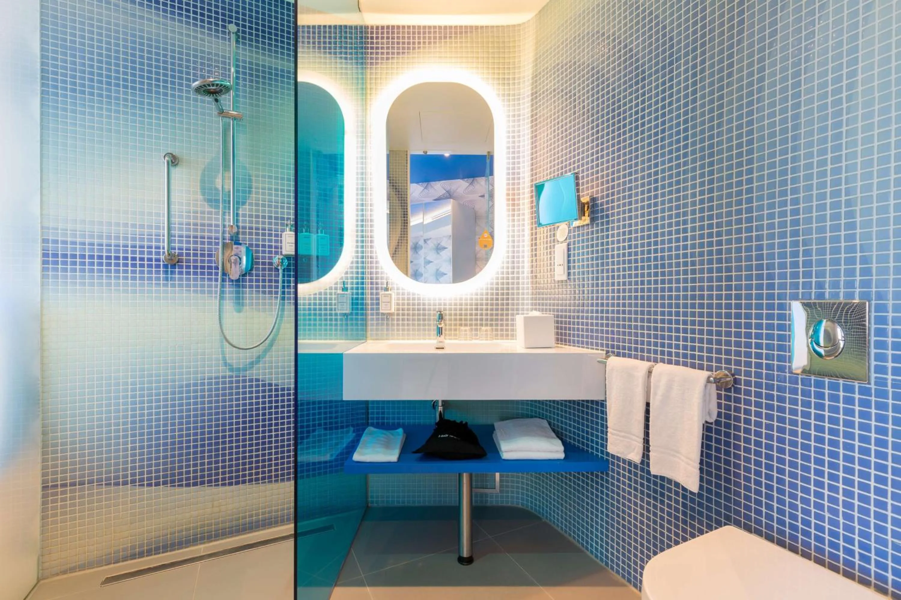 Bathroom in Park Inn by Radisson Amsterdam City West