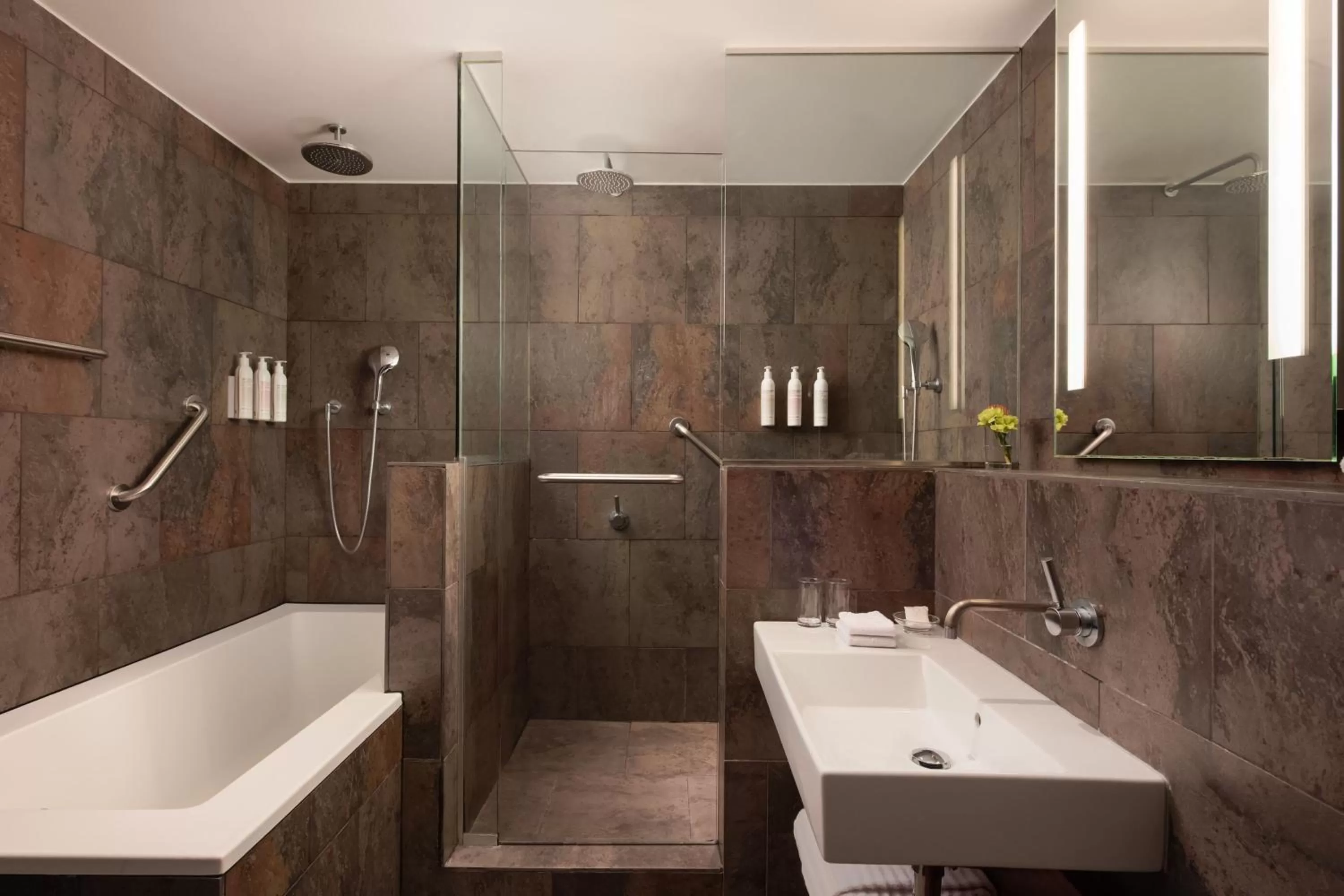 Bathroom in Le Meridien Barcelona