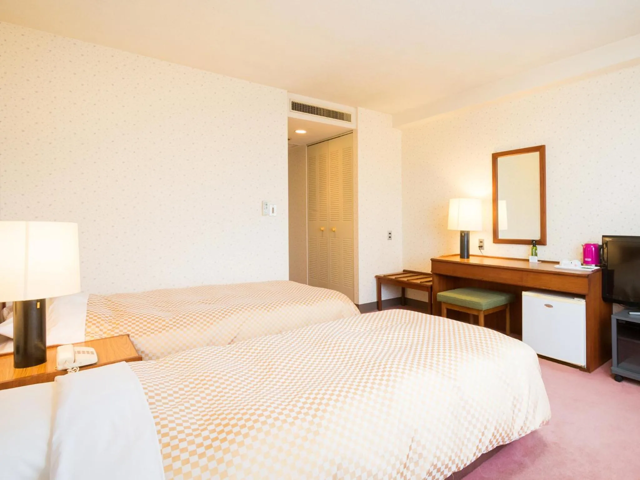 Photo of the whole room, Bed in Yatsushiro Grand Hotel