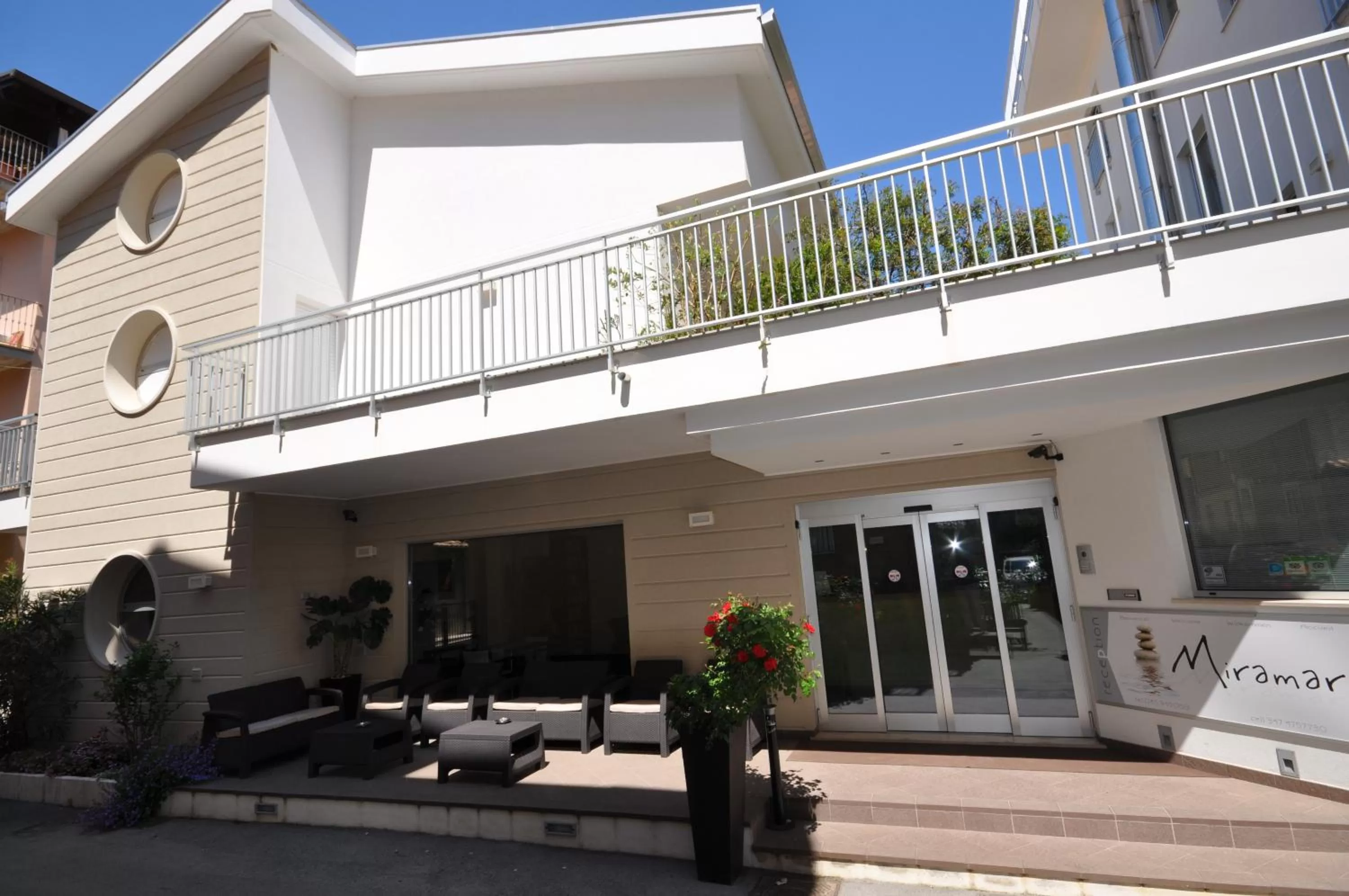 Facade/entrance in Hotel Miramare