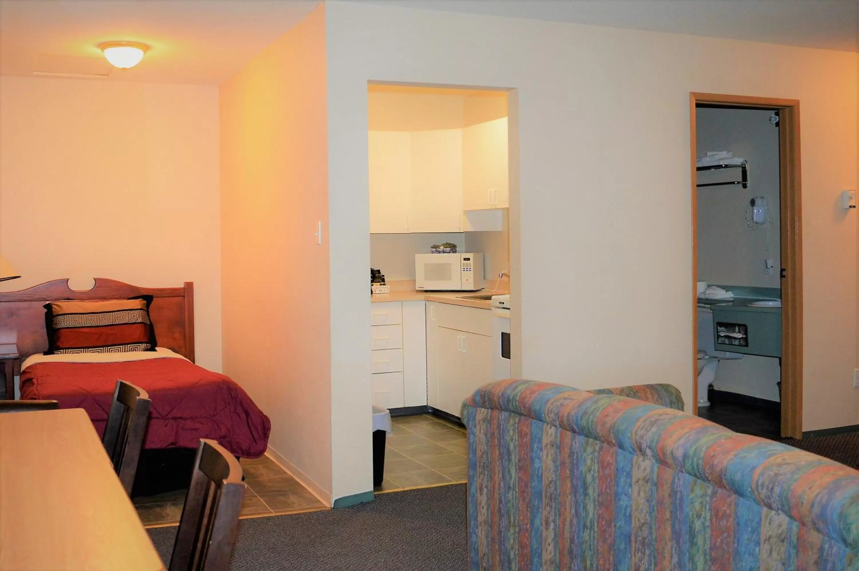 Kitchen or kitchenette, Bed in Travelodge by Wyndham McBride