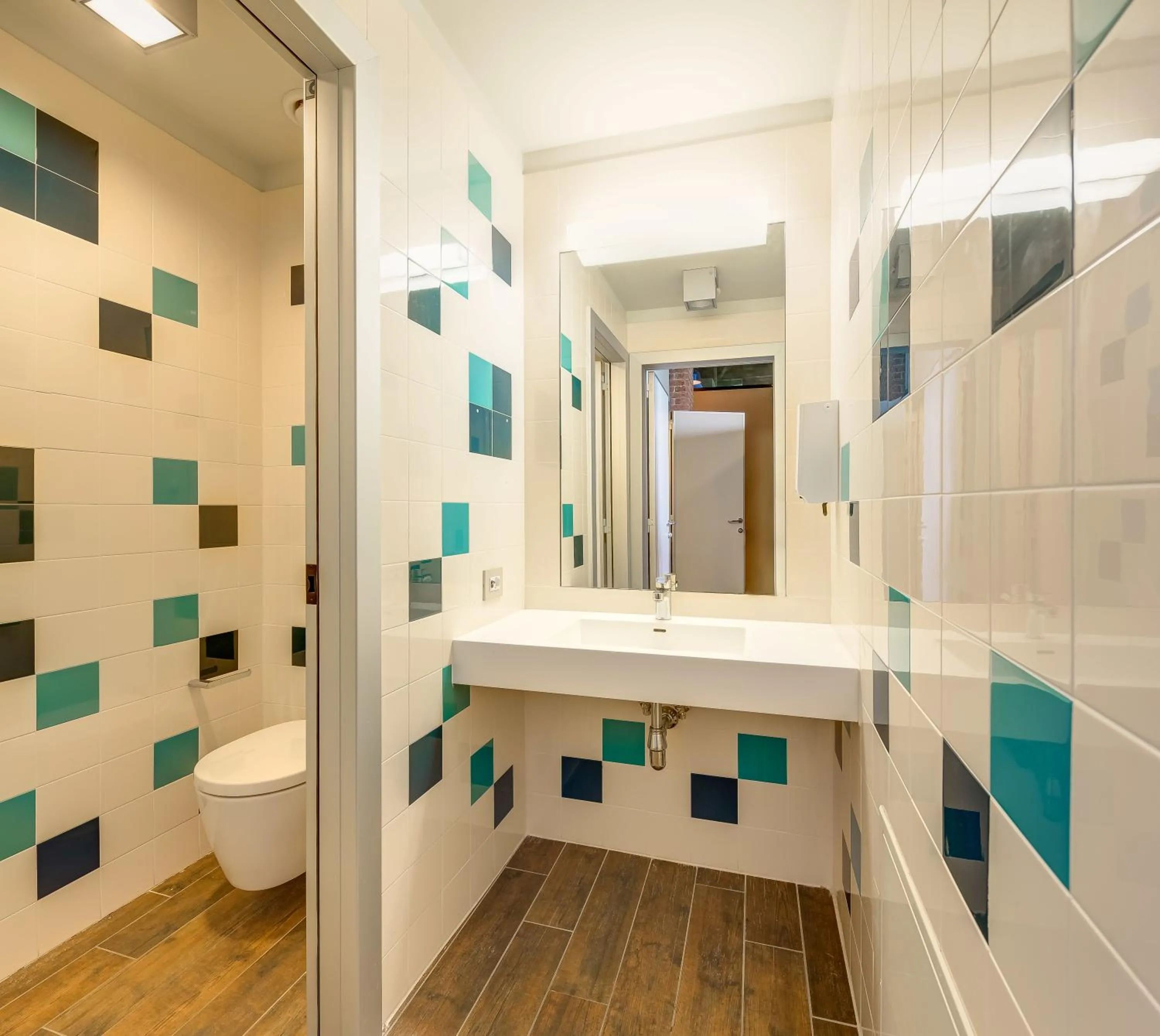 Shower in Generator Venice