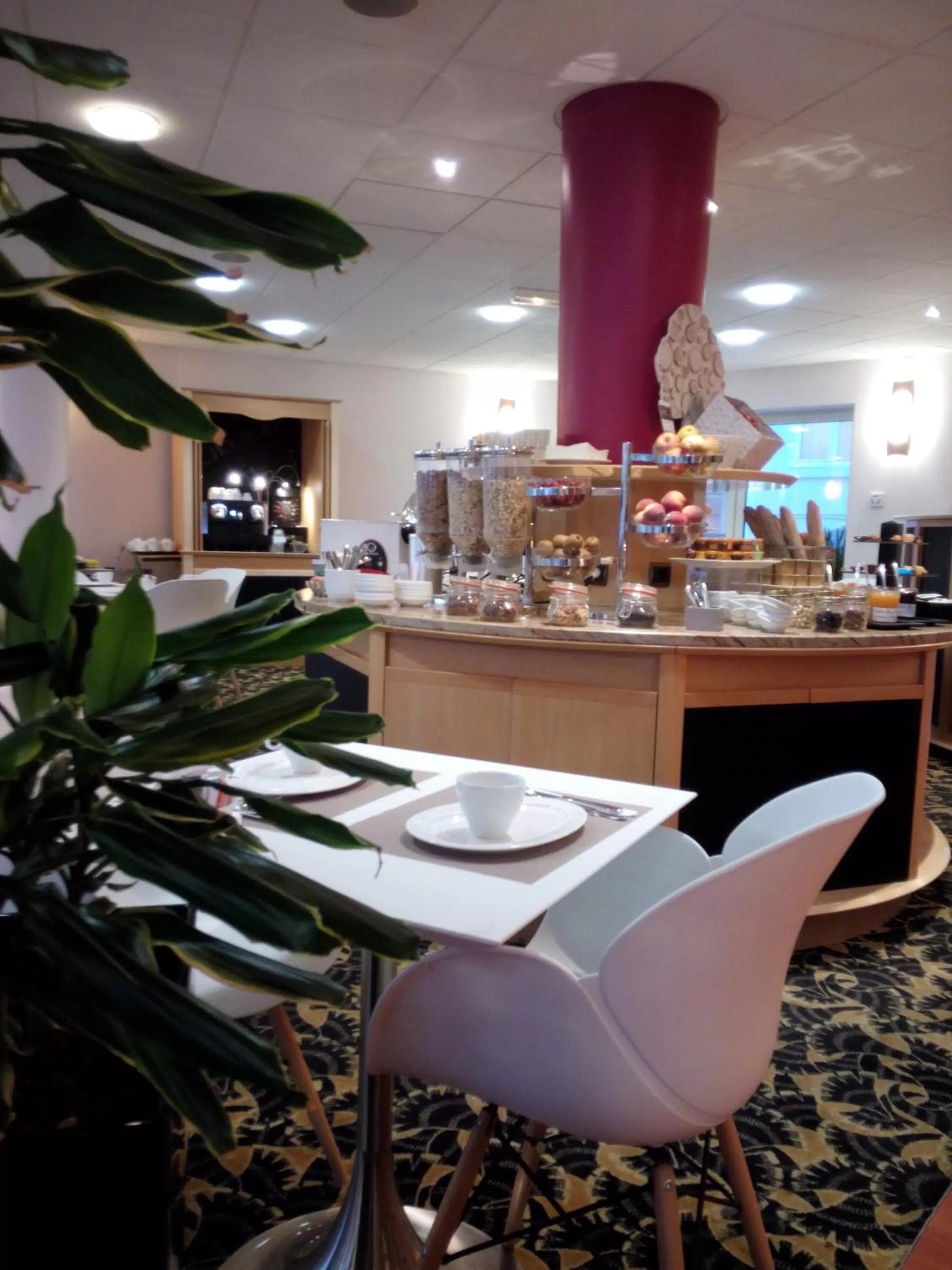 Restaurant/places to eat in Mercure Epinal Centre