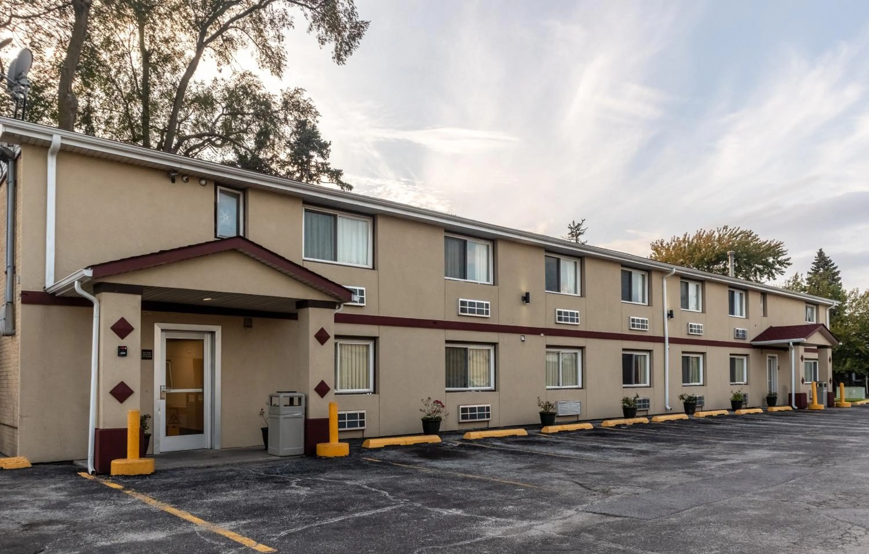 Property building in Red Roof Inn Chicago-Alsip