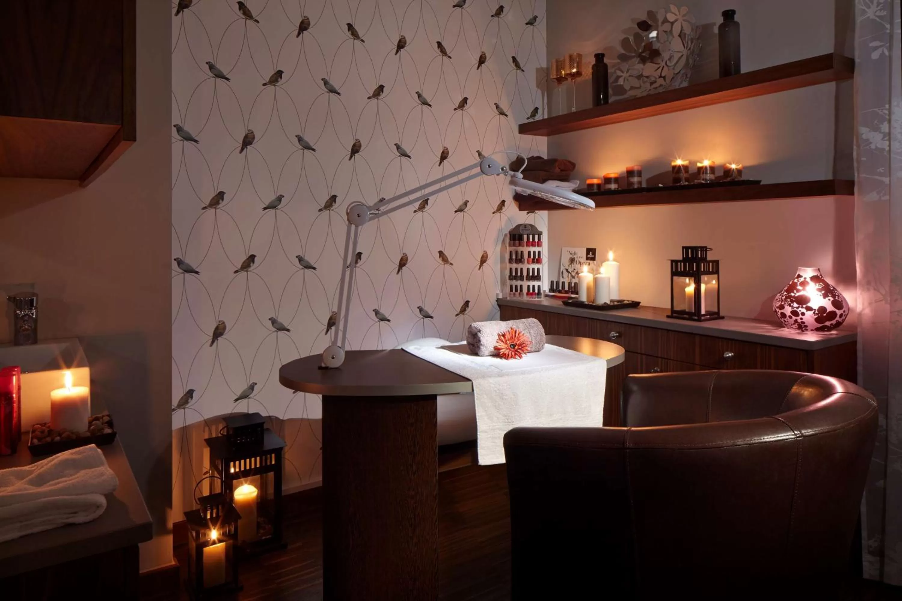 Spa and wellness centre/facilities, Bed in Radisson Blu Hotel East Midlands Airport