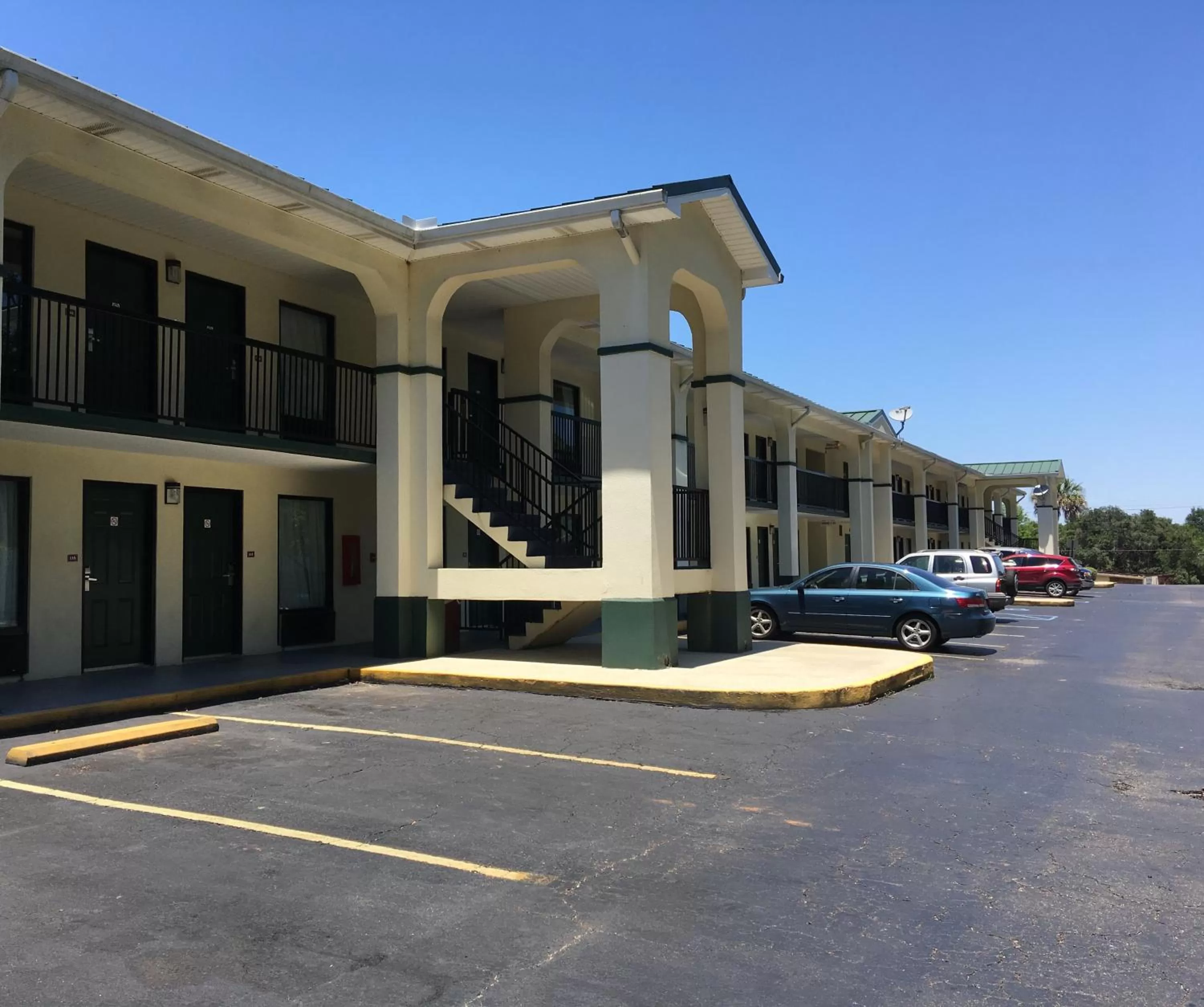 Facade/entrance in Super 8 by Wyndham Mobile