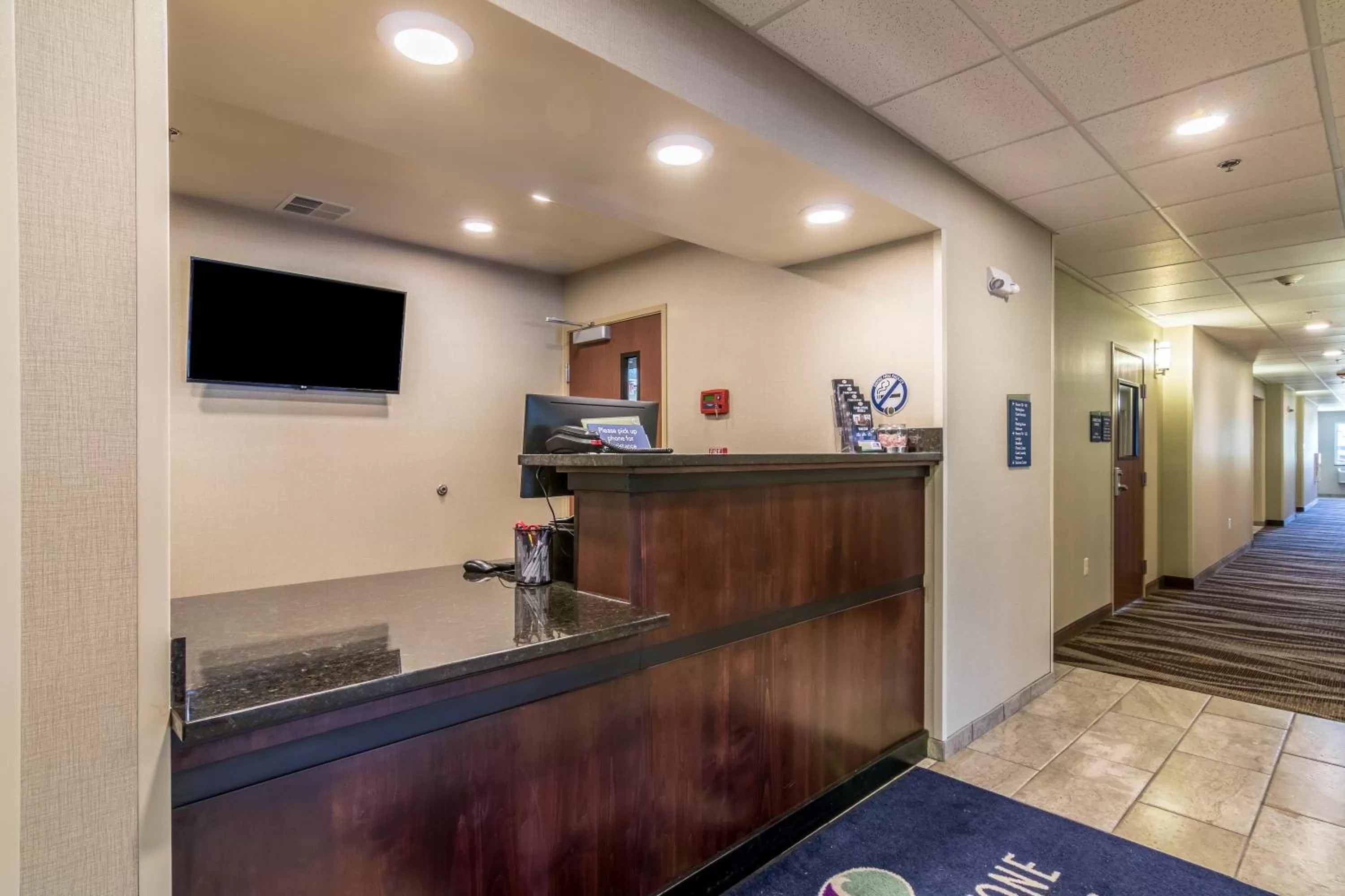 Lobby or reception in Cobblestone Inn & Suites - Barron