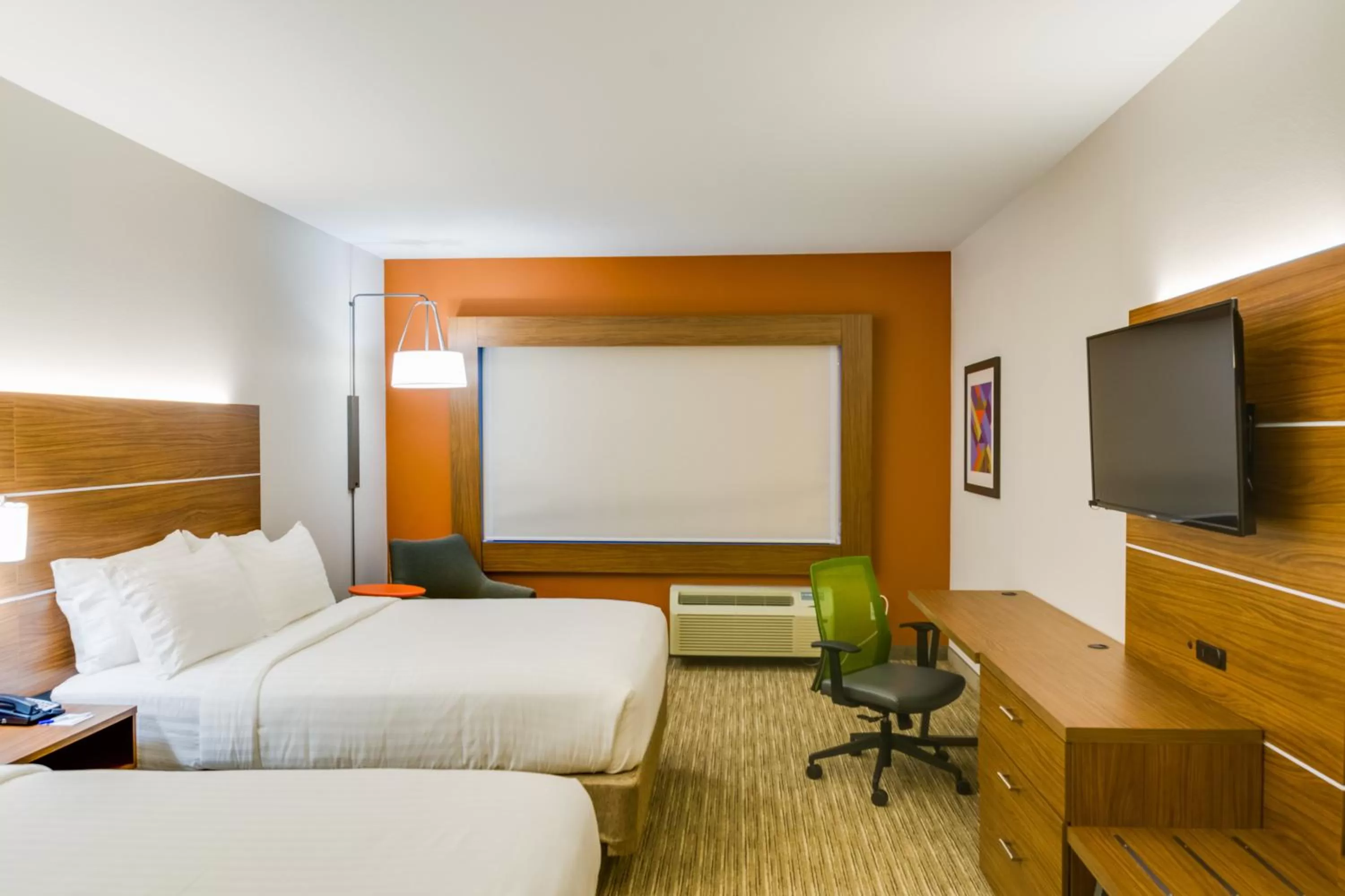 Photo of the whole room, Bed in Holiday Inn Express & Suites Russellville by IHG