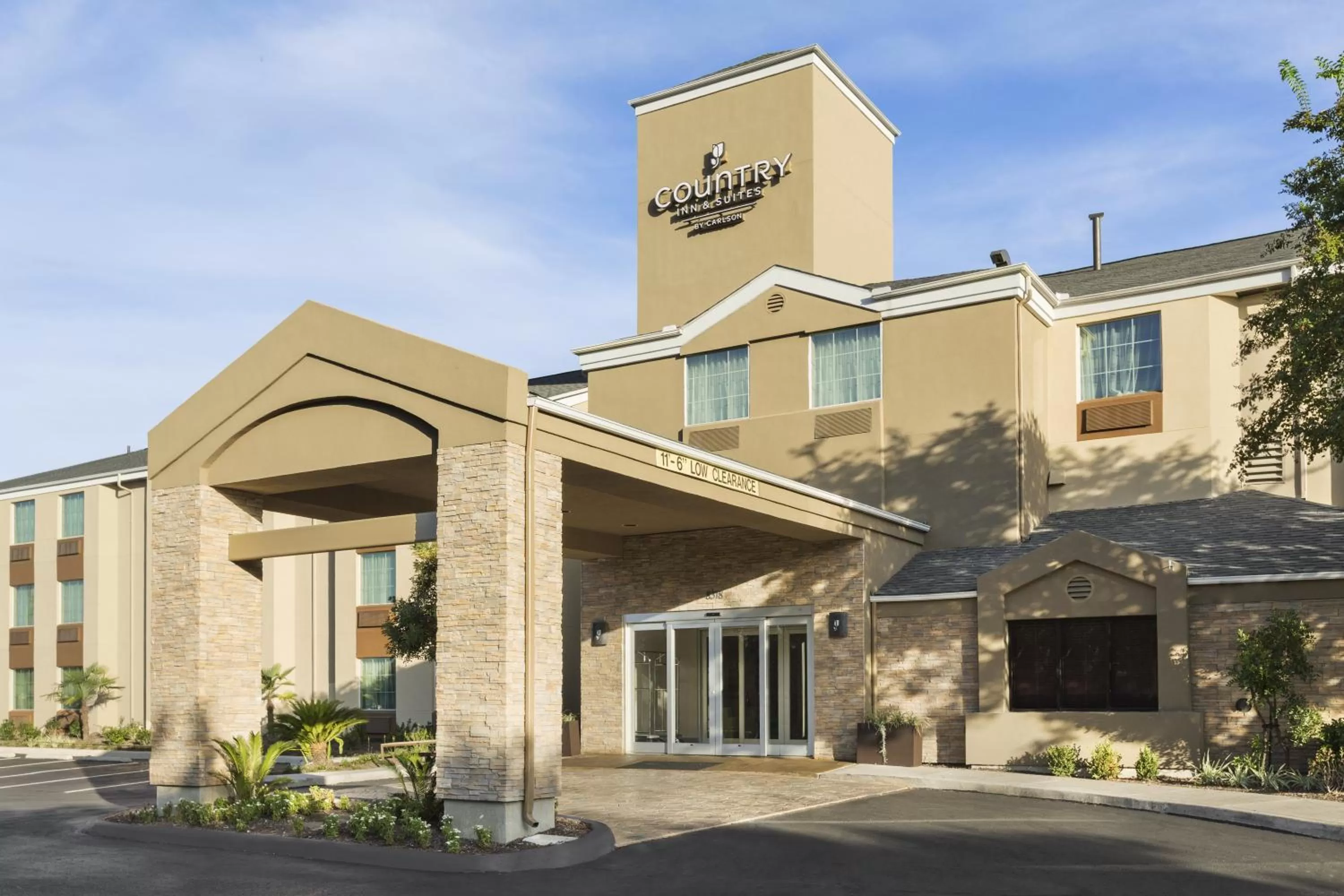 Facade/entrance in Country Inn & Suites by Radisson, San Antonio Medical Center, TX