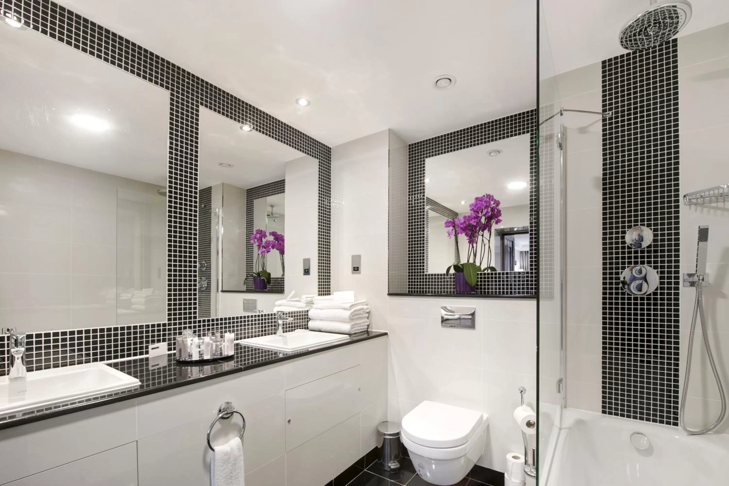 Bathroom in Gem Fitzrovia Hotel