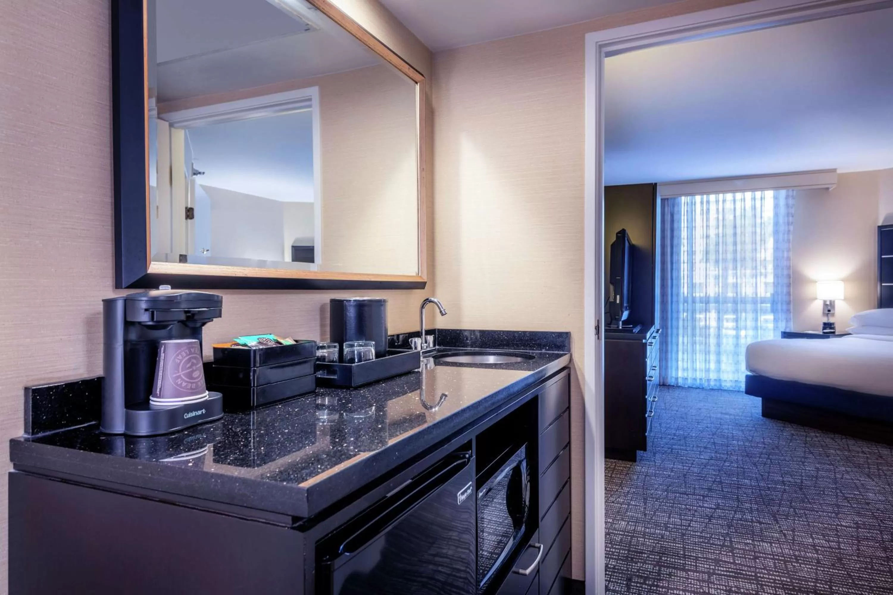 Kitchen or kitchenette, Bed in Embassy Suites Los Angeles - International Airport/North