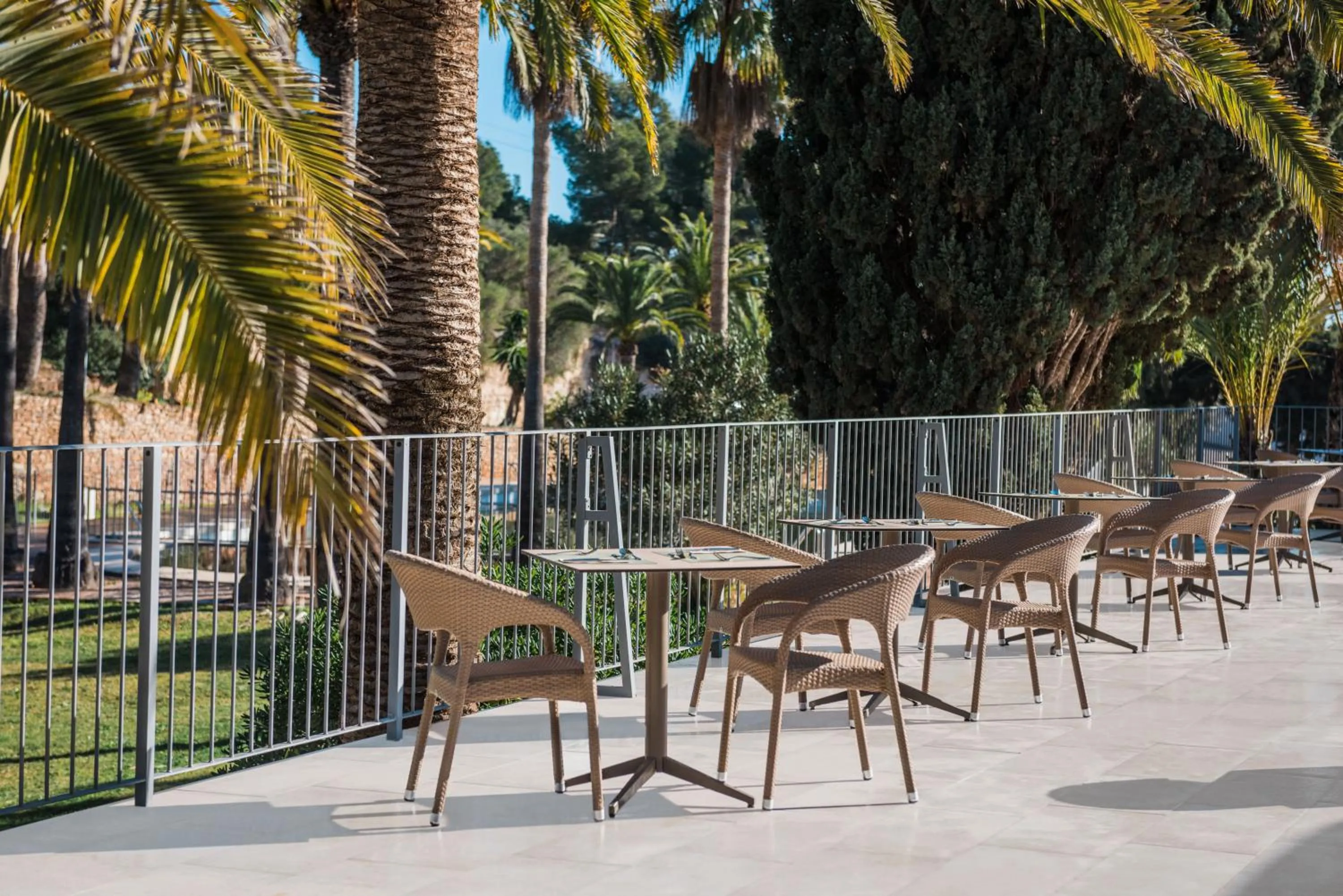 Lounge or bar in Iberostar Waves Cala Domingos All Inclusive