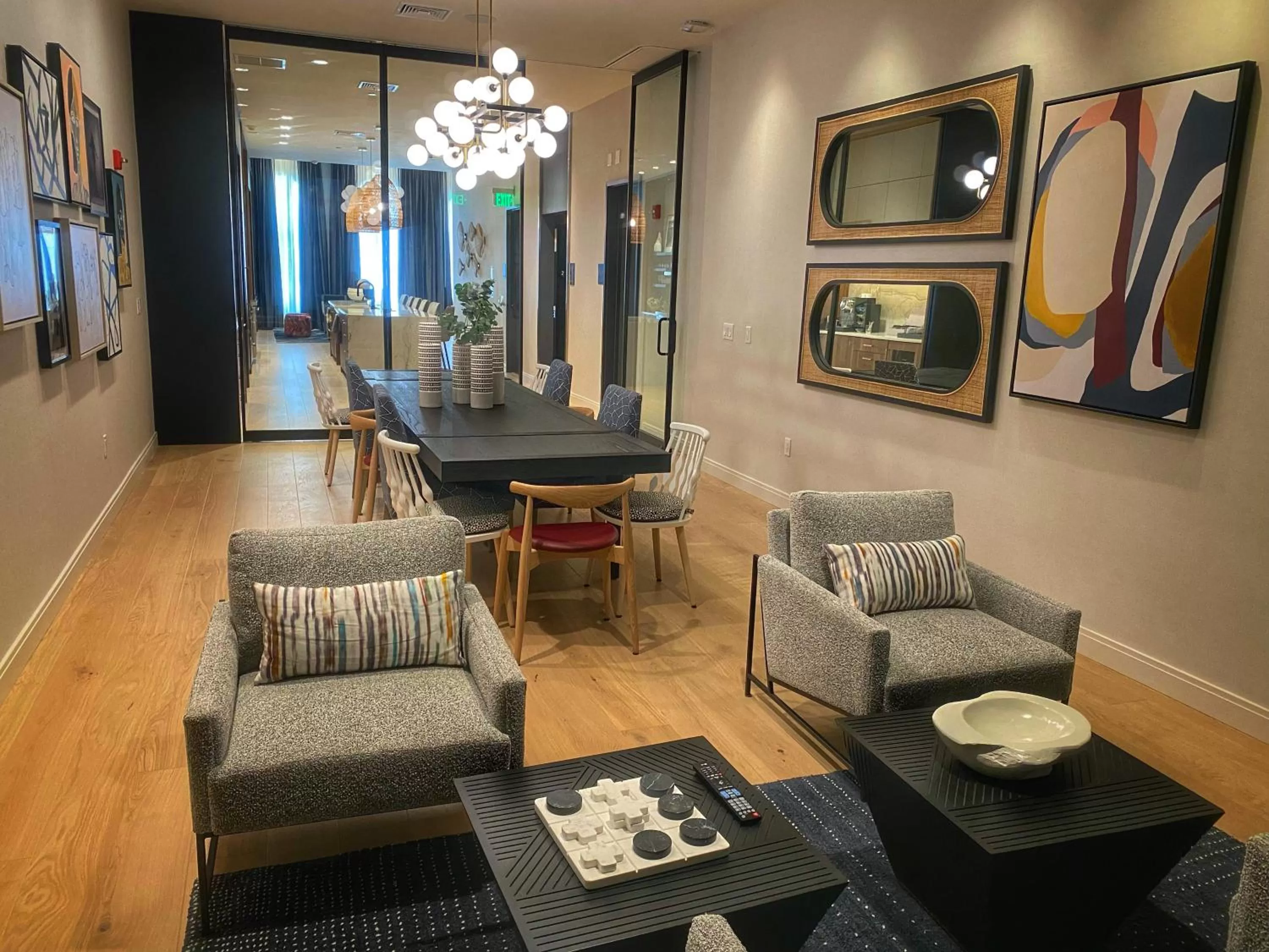 Communal lounge/ TV room in Kinn Guesthouse Downtown