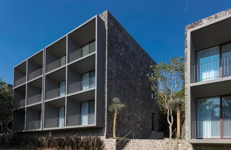 Huayacán Cuernavaca Curamoria Collection Huayacán Cuernavaca Curamoria Collection