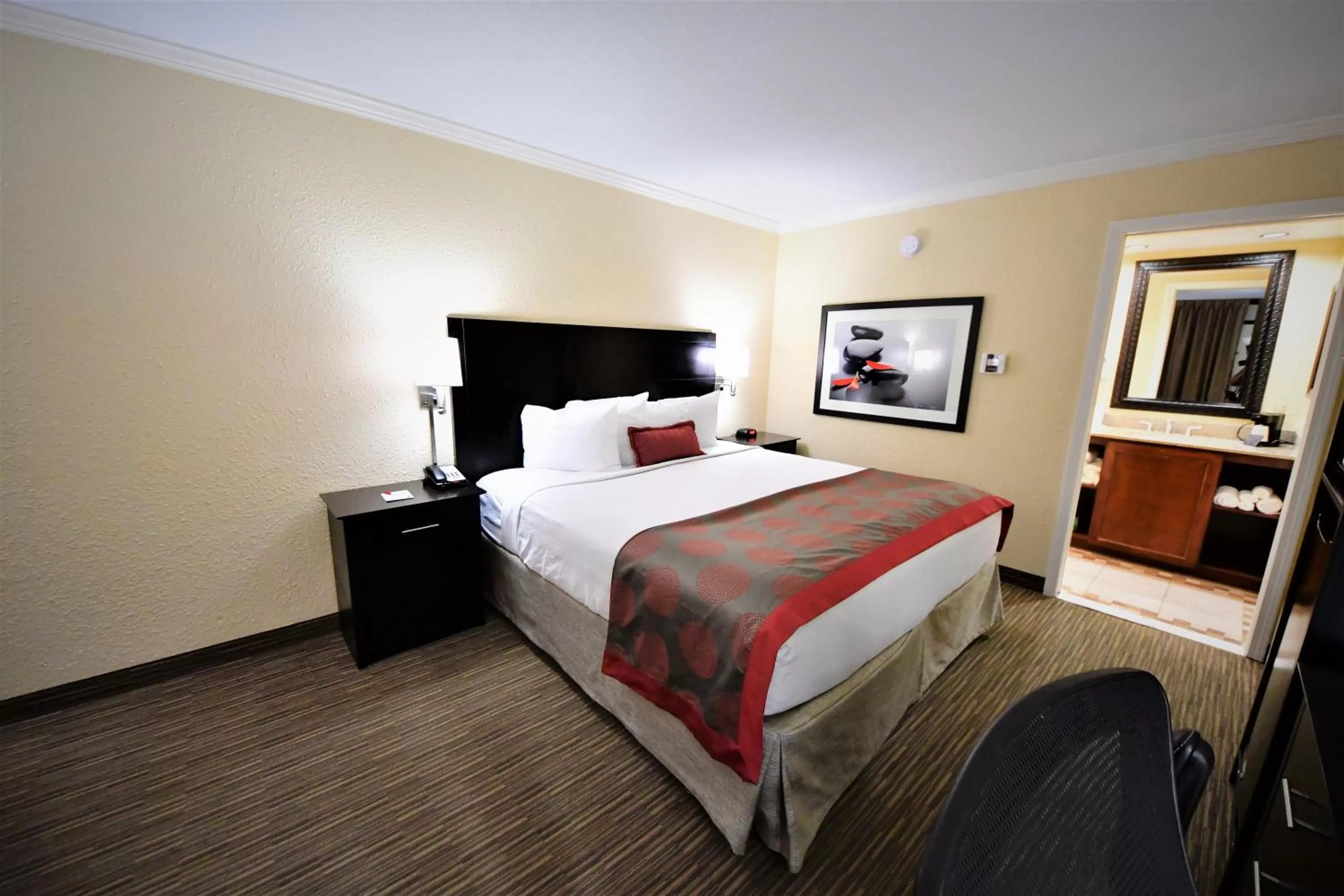 Bed in Ramada by Wyndham Jacksonville Hotel & Conference Center