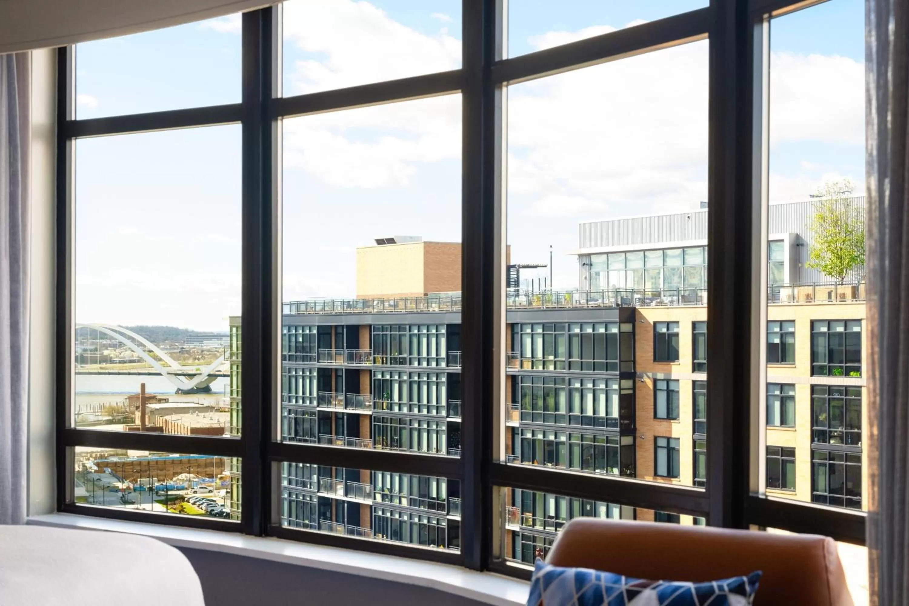 Photo of the whole room, Bed in Courtyard by Marriott Washington Capitol Hill/Navy Yard